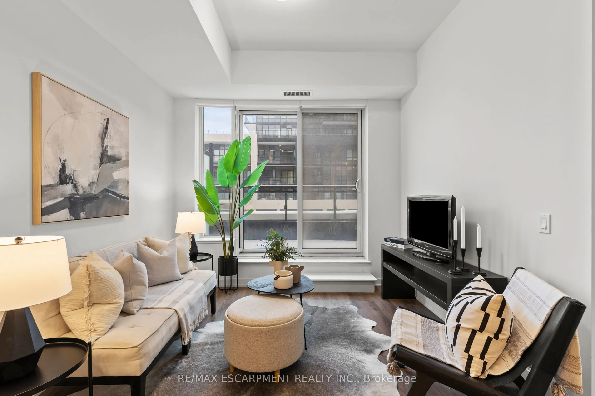 405 Dundas Street W, #316