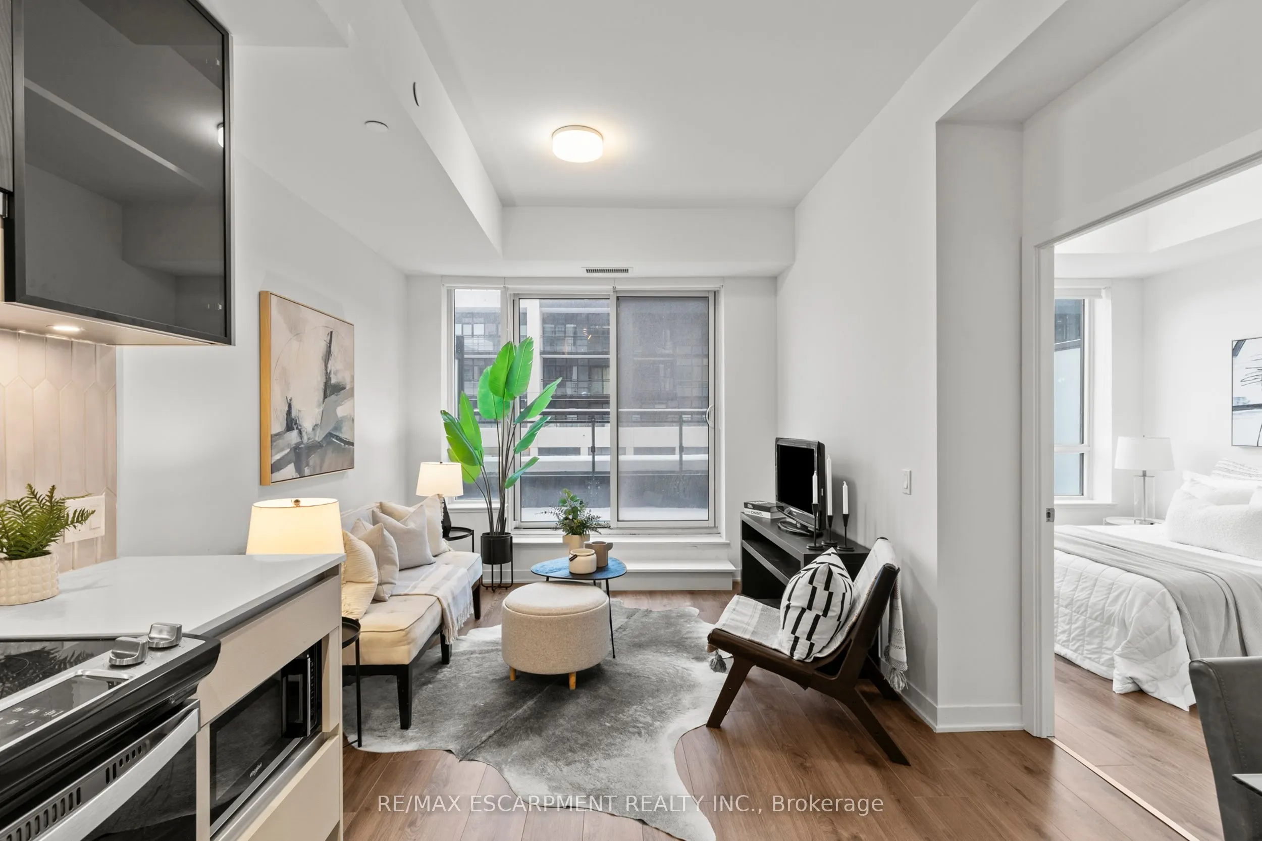 405 Dundas Street W, #316
