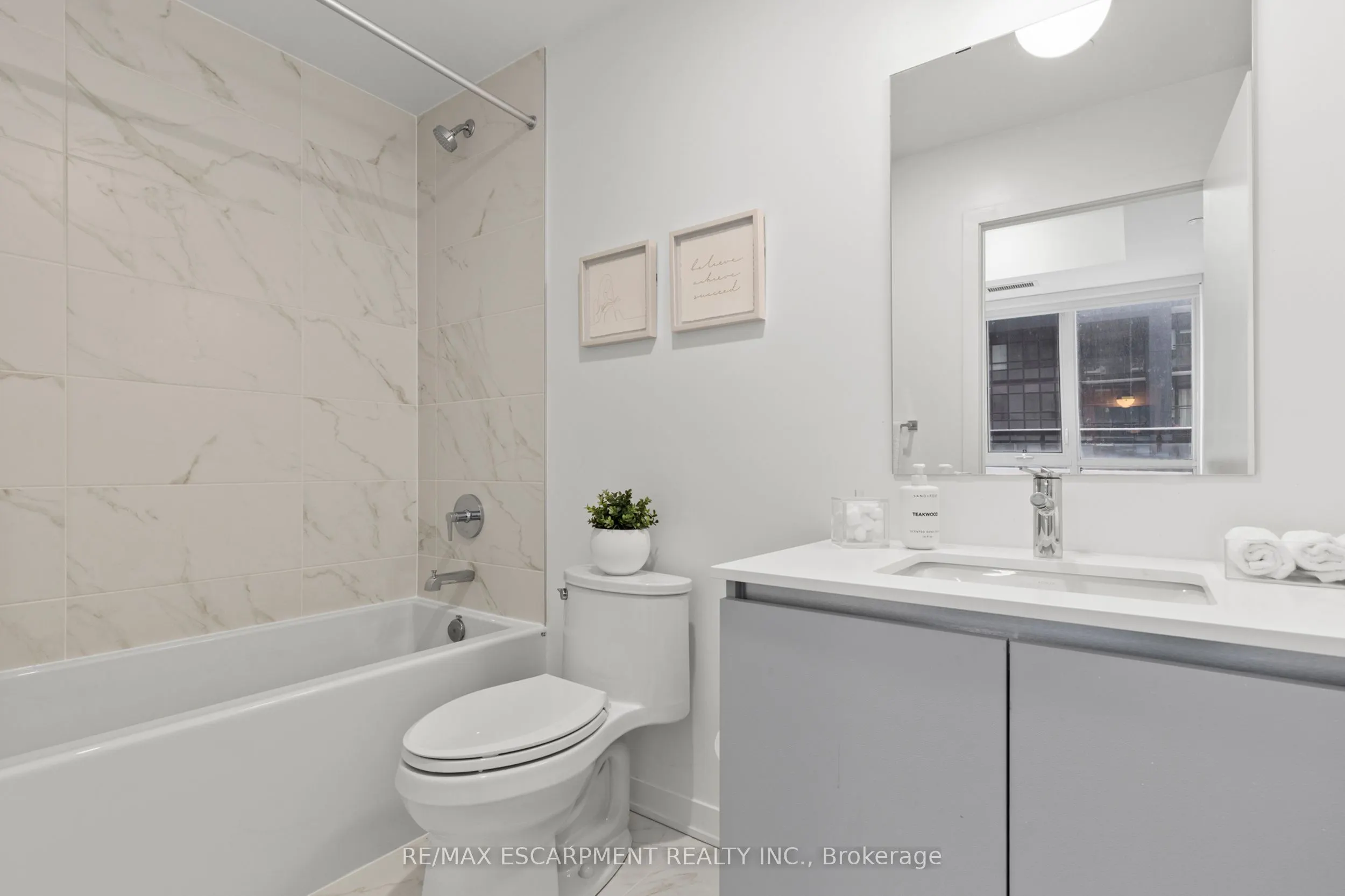 405 Dundas Street W, #316