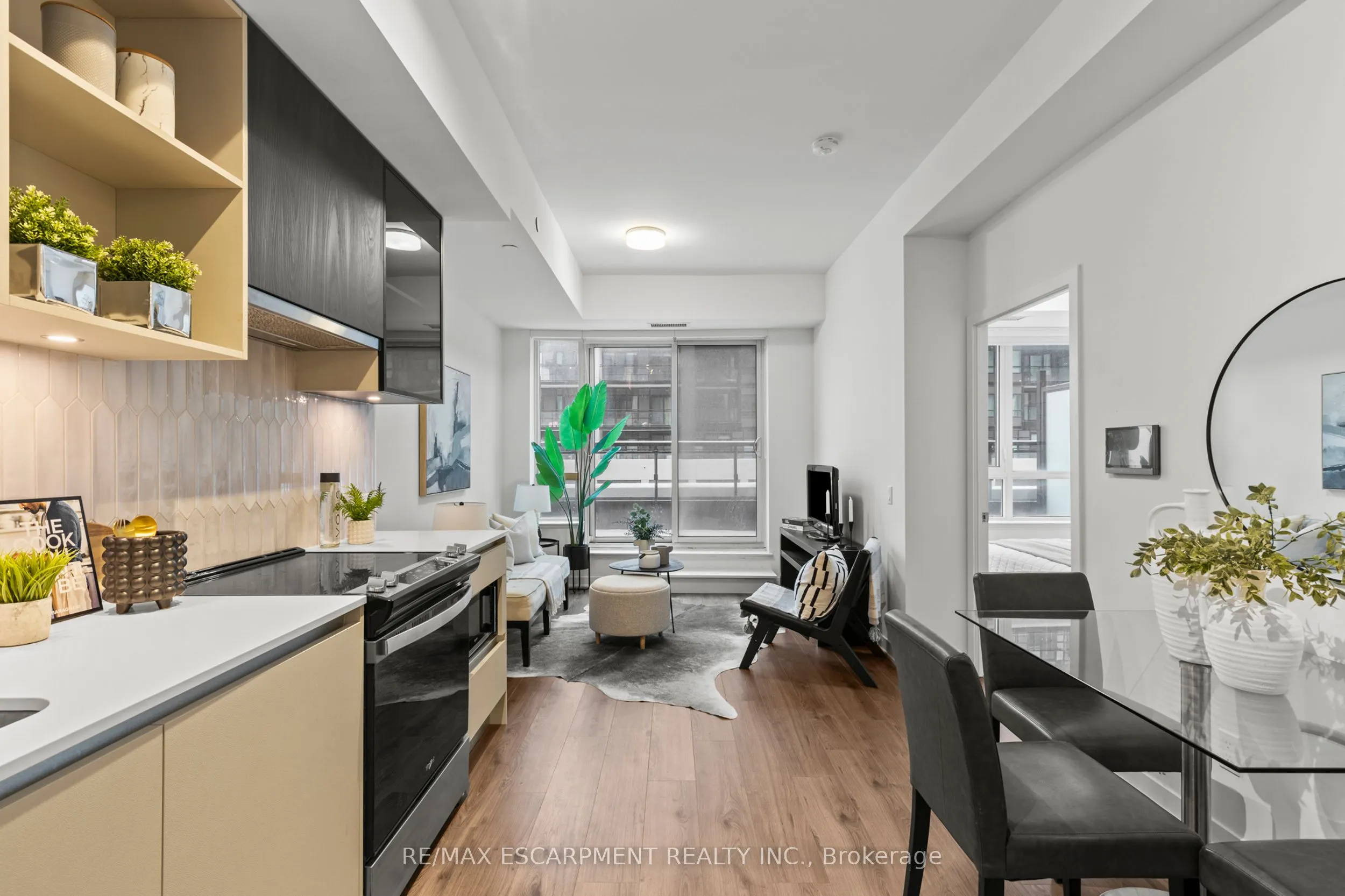 405 Dundas Street W, #316