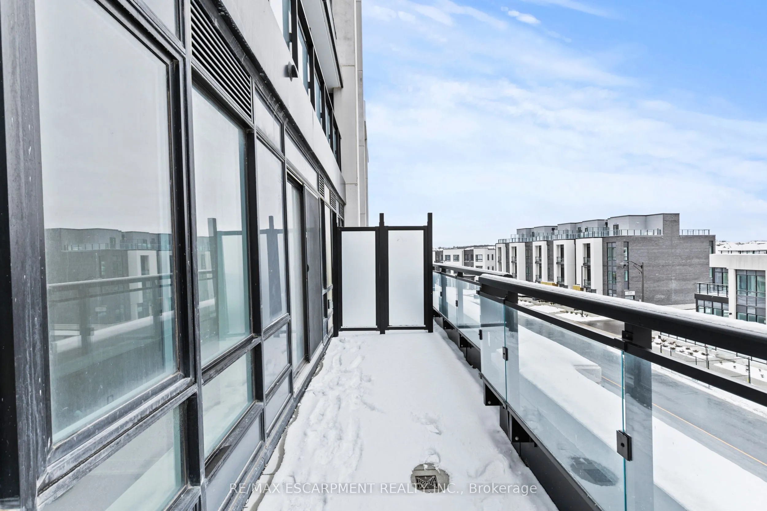 405 Dundas Street W, #316