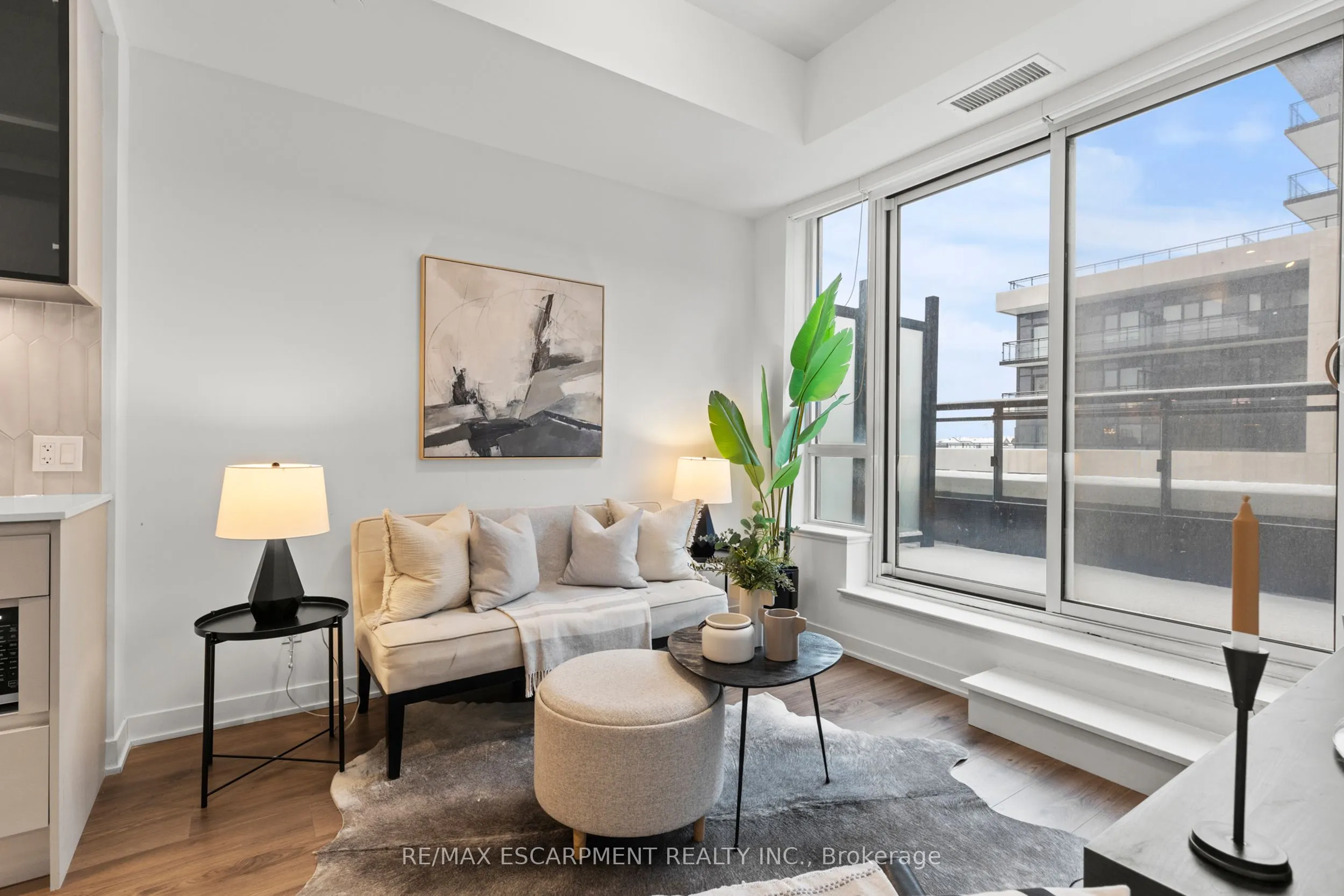 405 Dundas Street W, #316