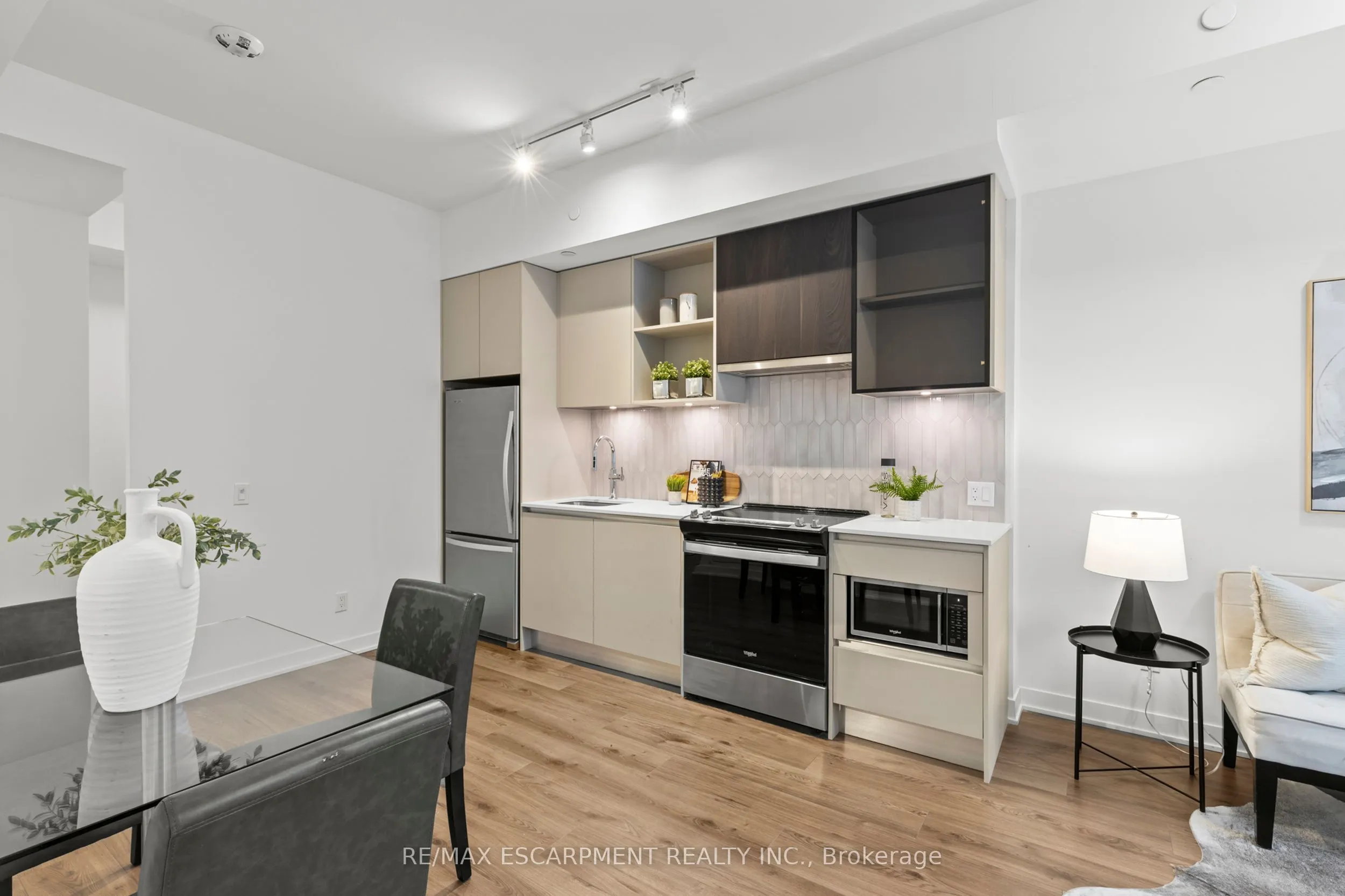 405 Dundas Street W, #316