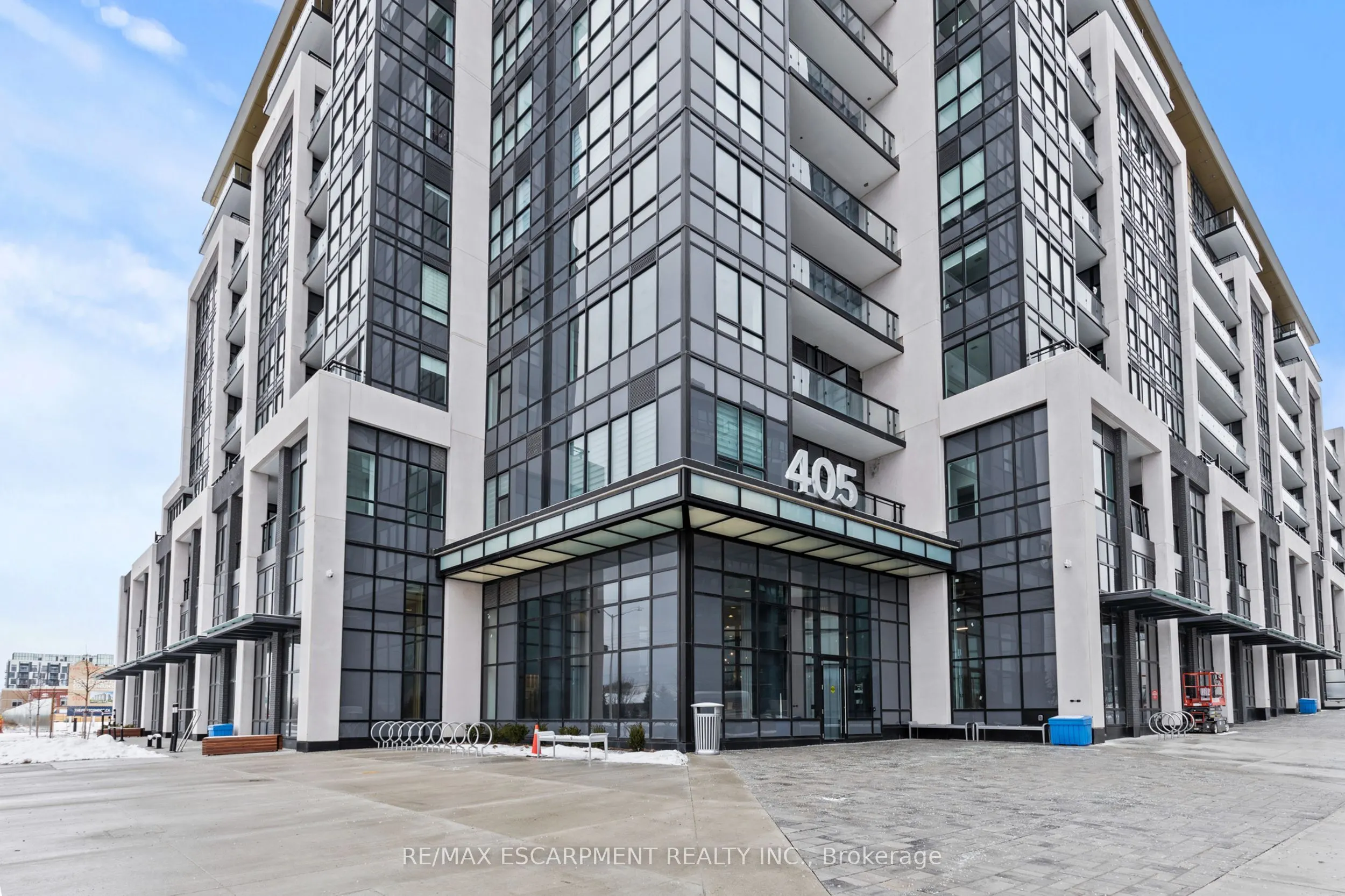 405 Dundas Street W, #316