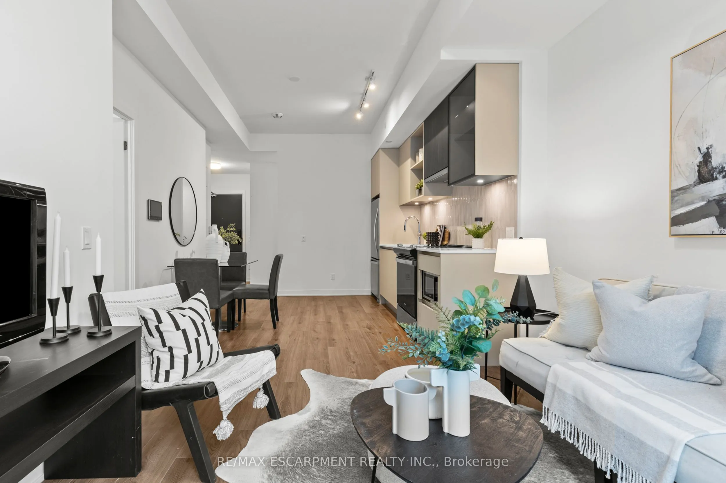 405 Dundas Street W, #316