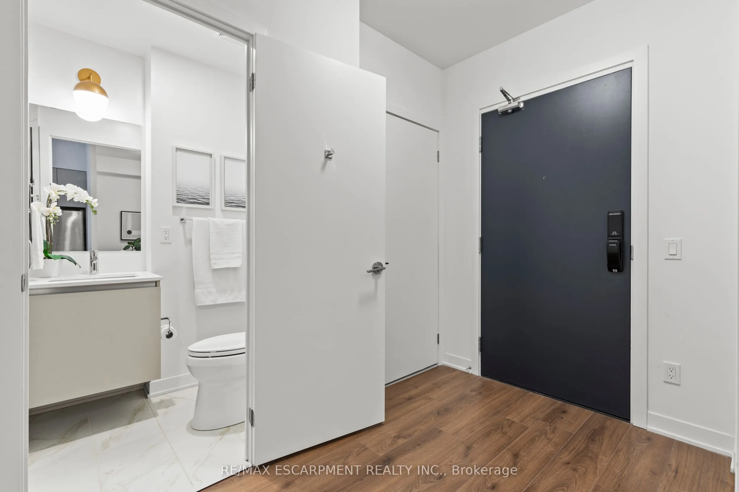 405 Dundas Street W, #316