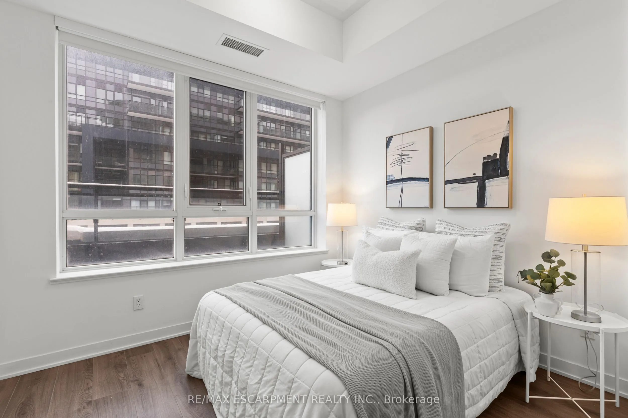 405 Dundas Street W, #316
