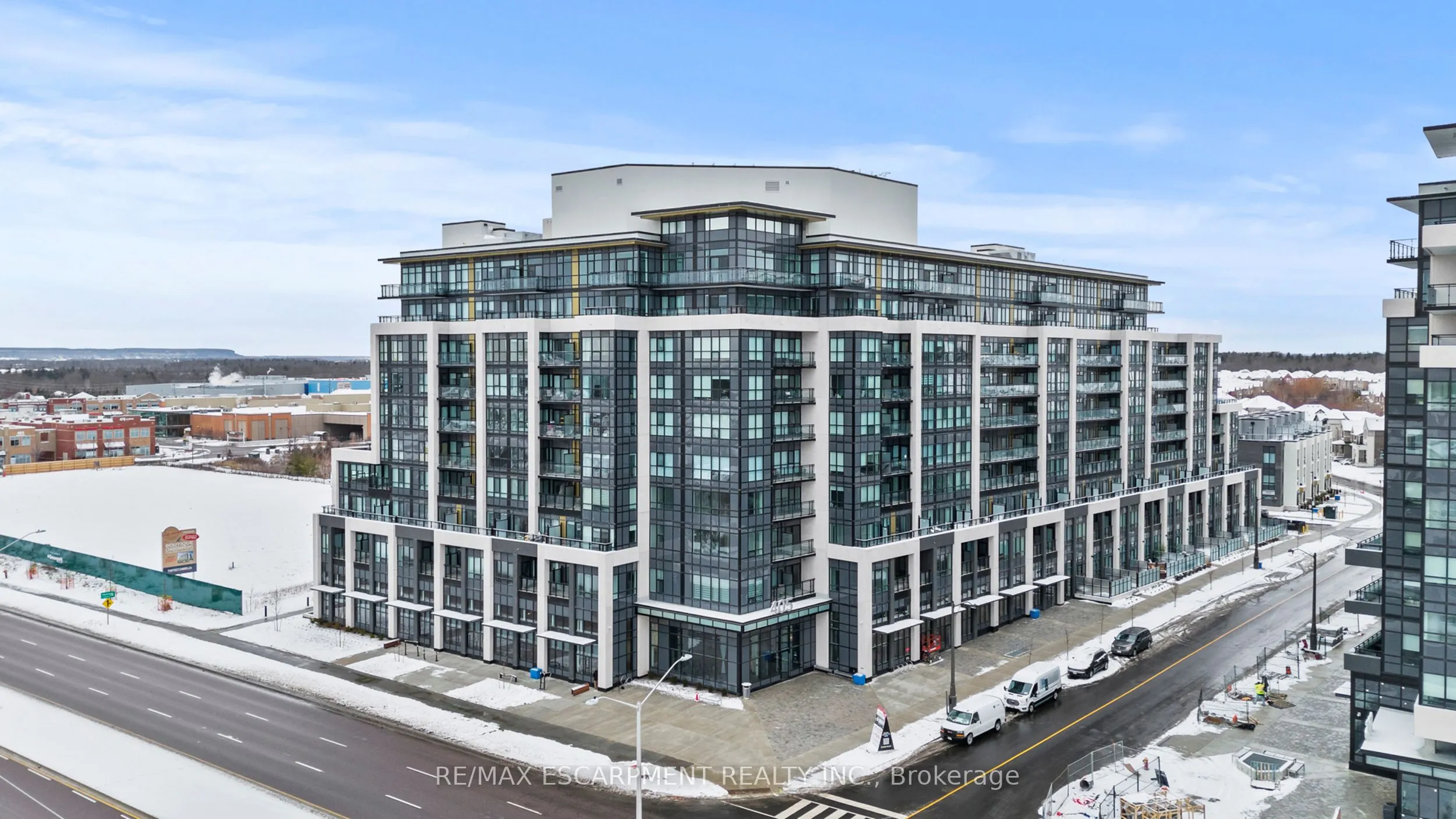 405 Dundas Street W, #316