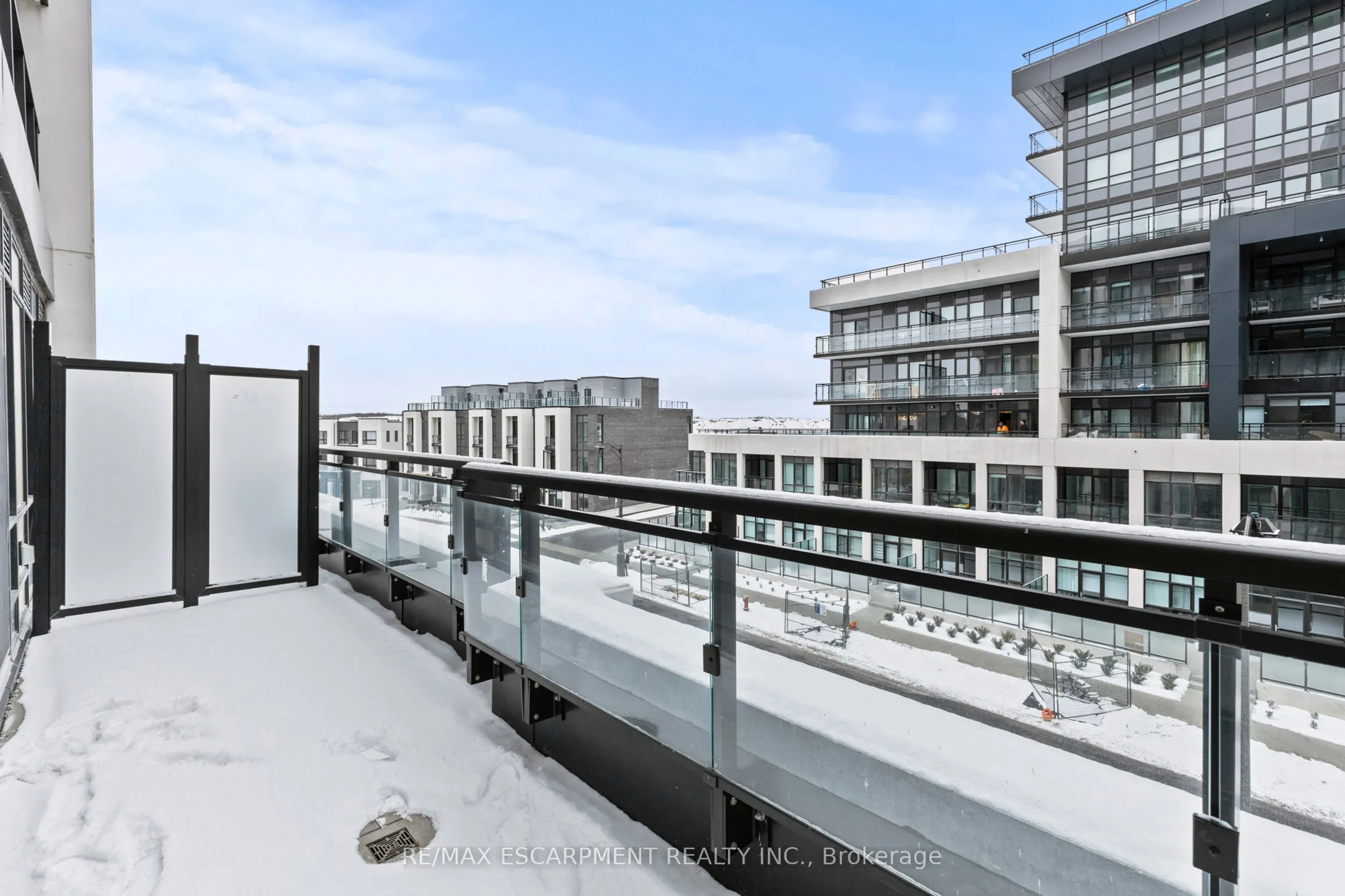 405 Dundas Street W, #316