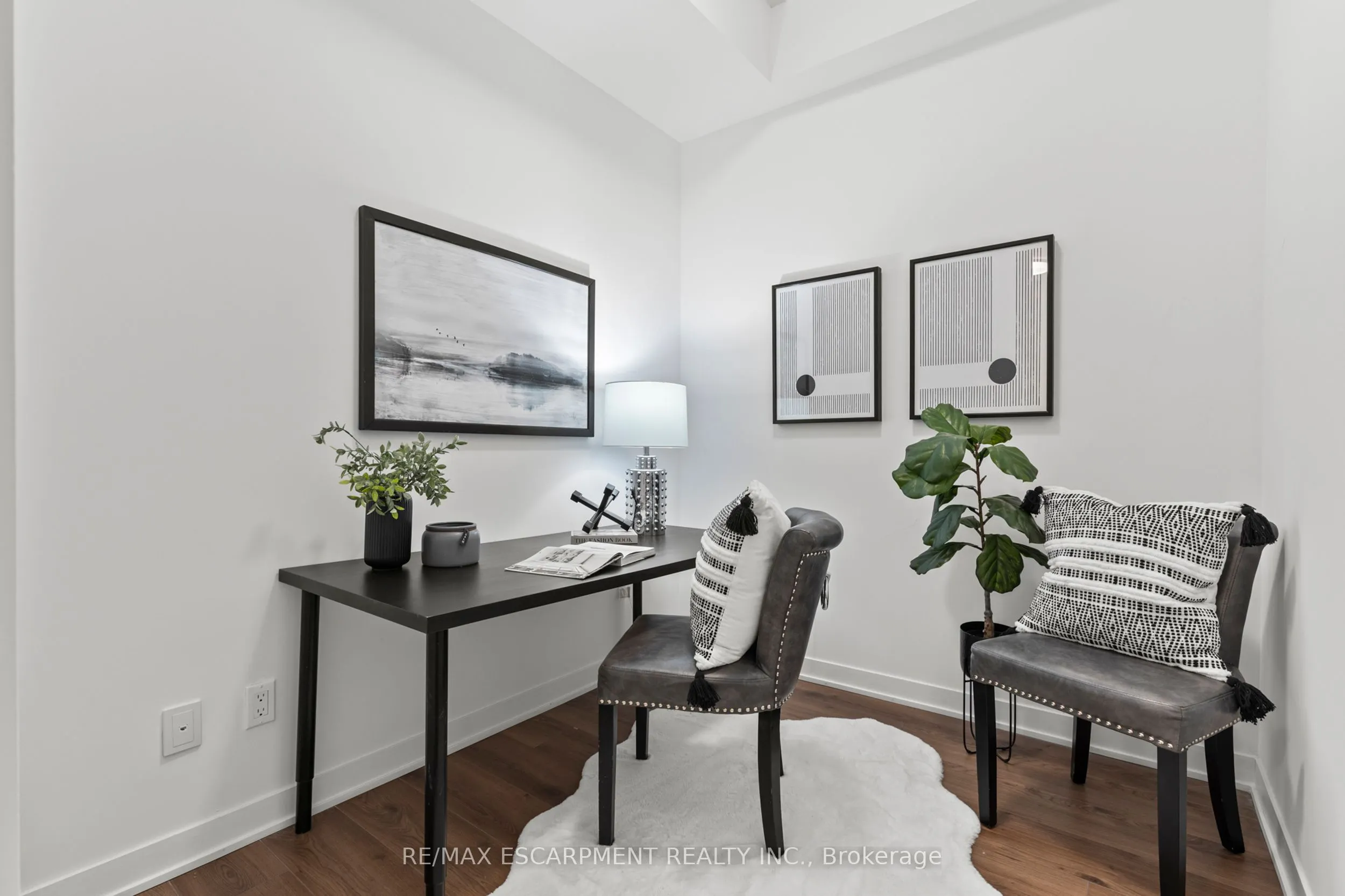 405 Dundas Street W, #316