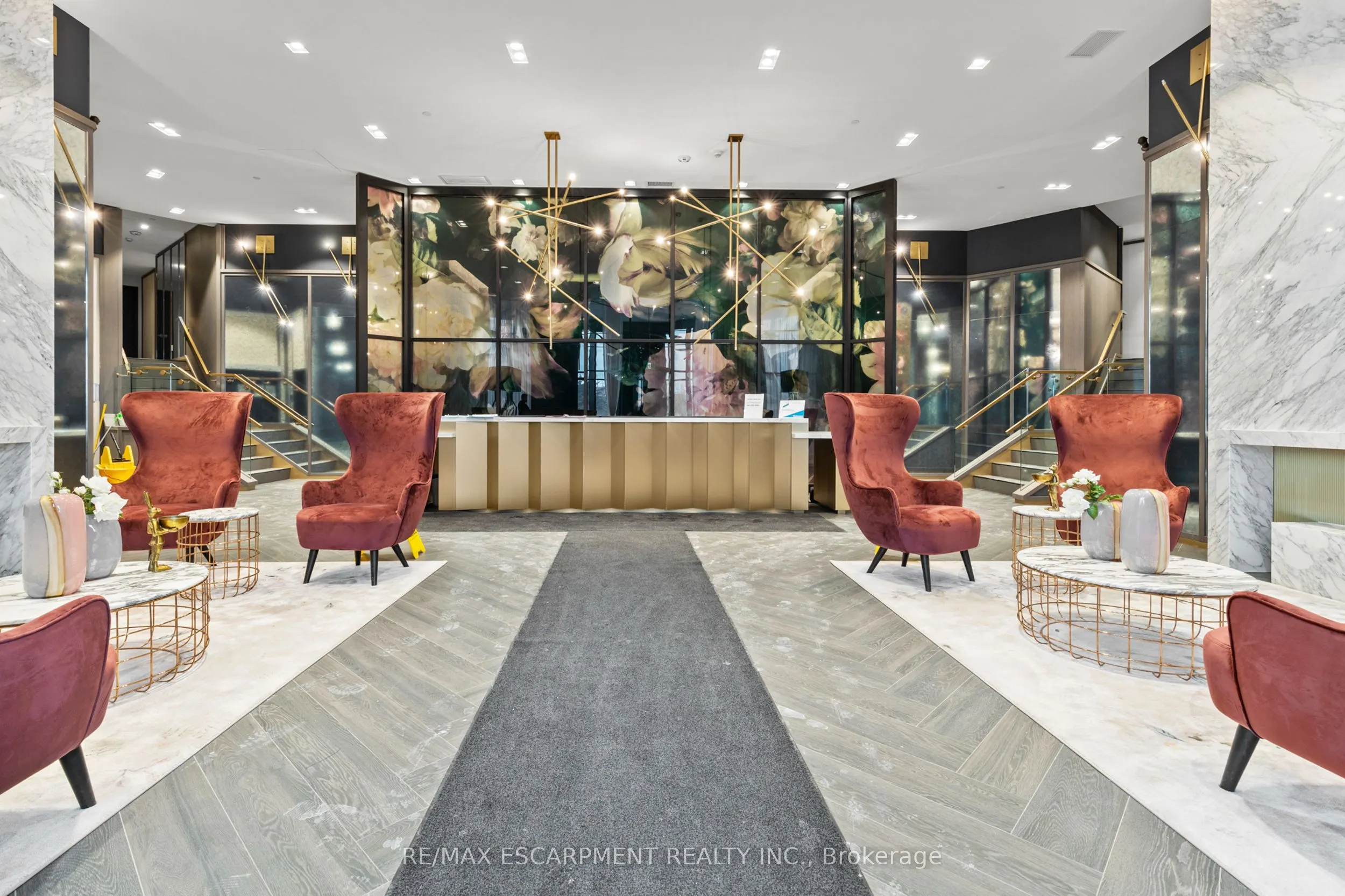 405 Dundas Street W, #316