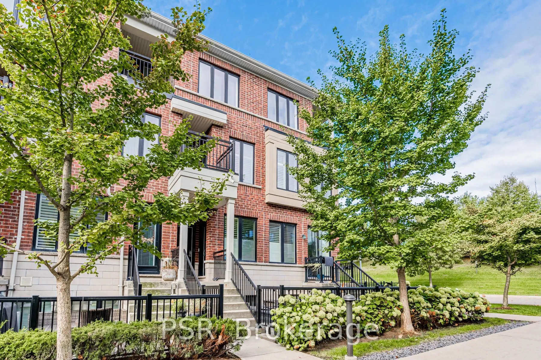 40 Carnation Avenue, #117