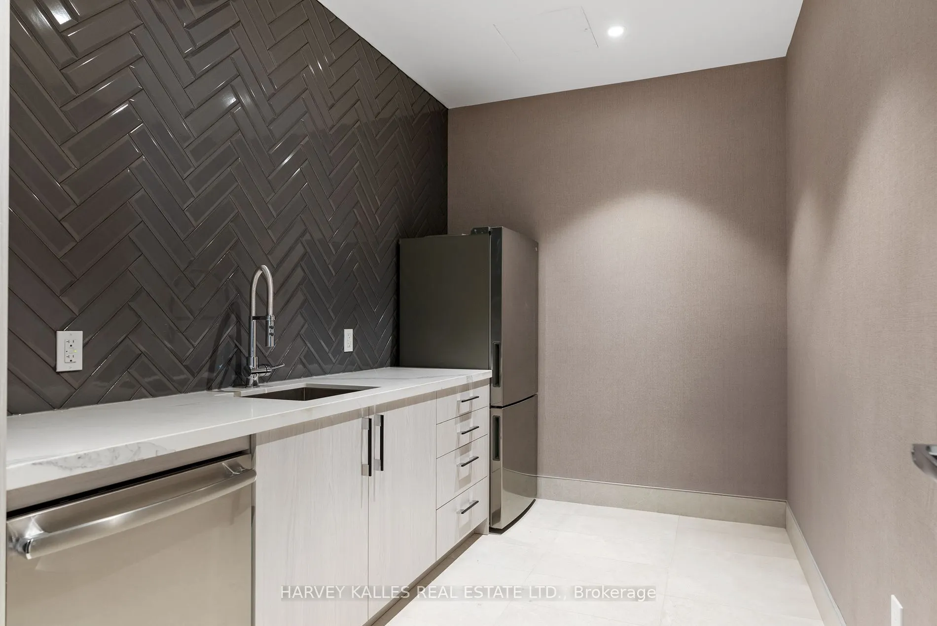 293 The Kingsway, #305