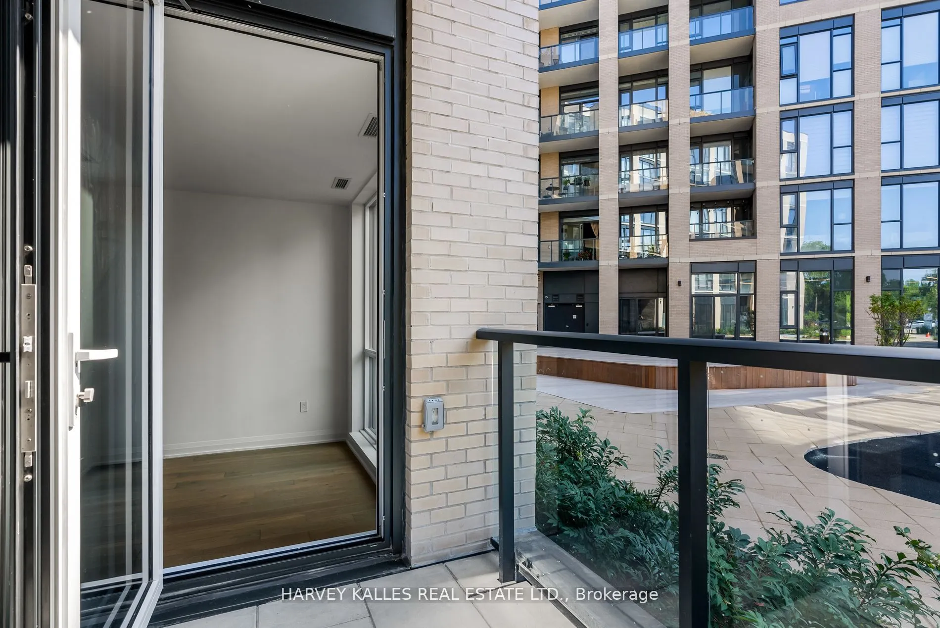 293 The Kingsway, #102