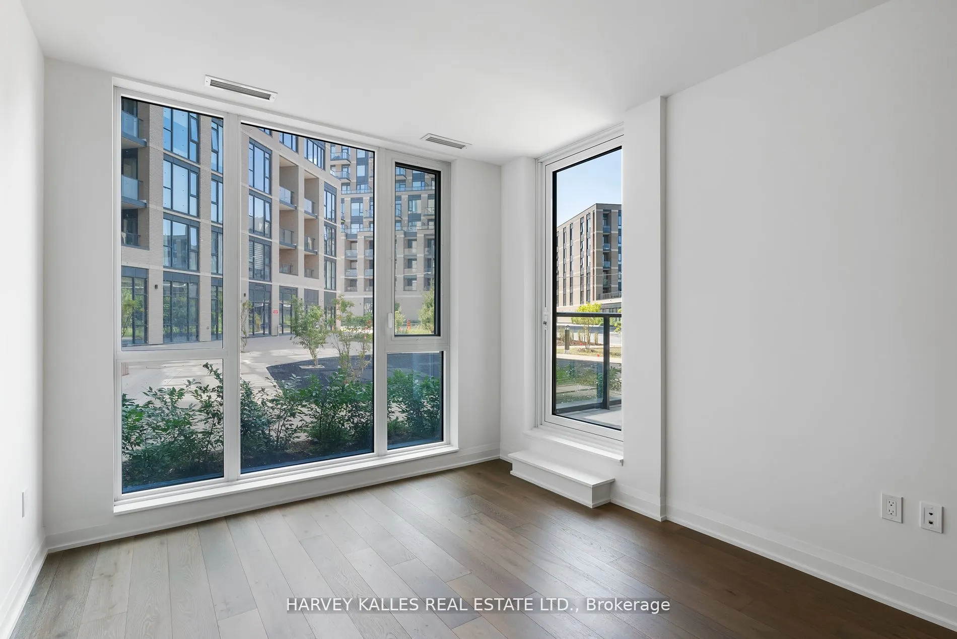 293 The Kingsway, #102