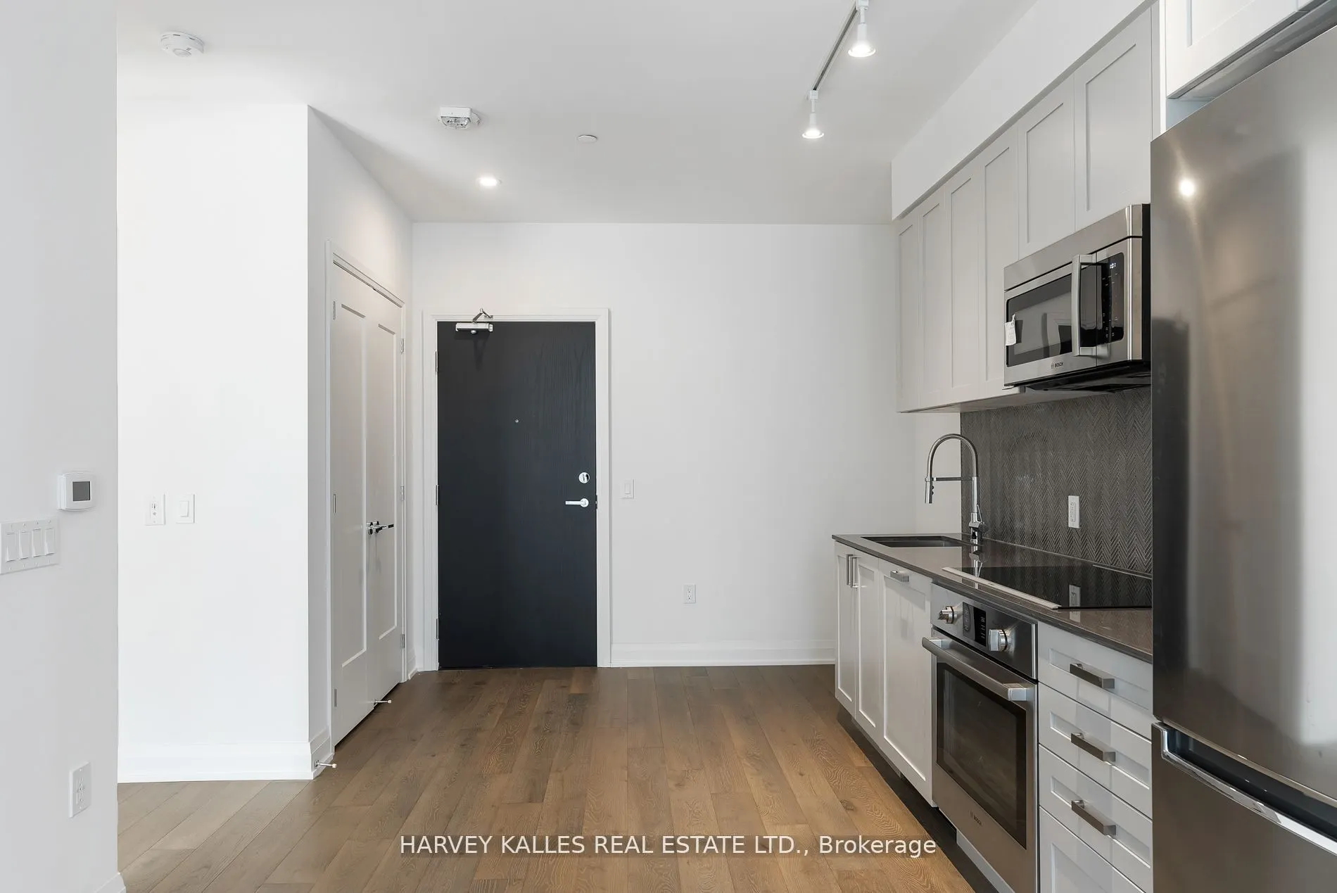 293 The Kingsway, #102
