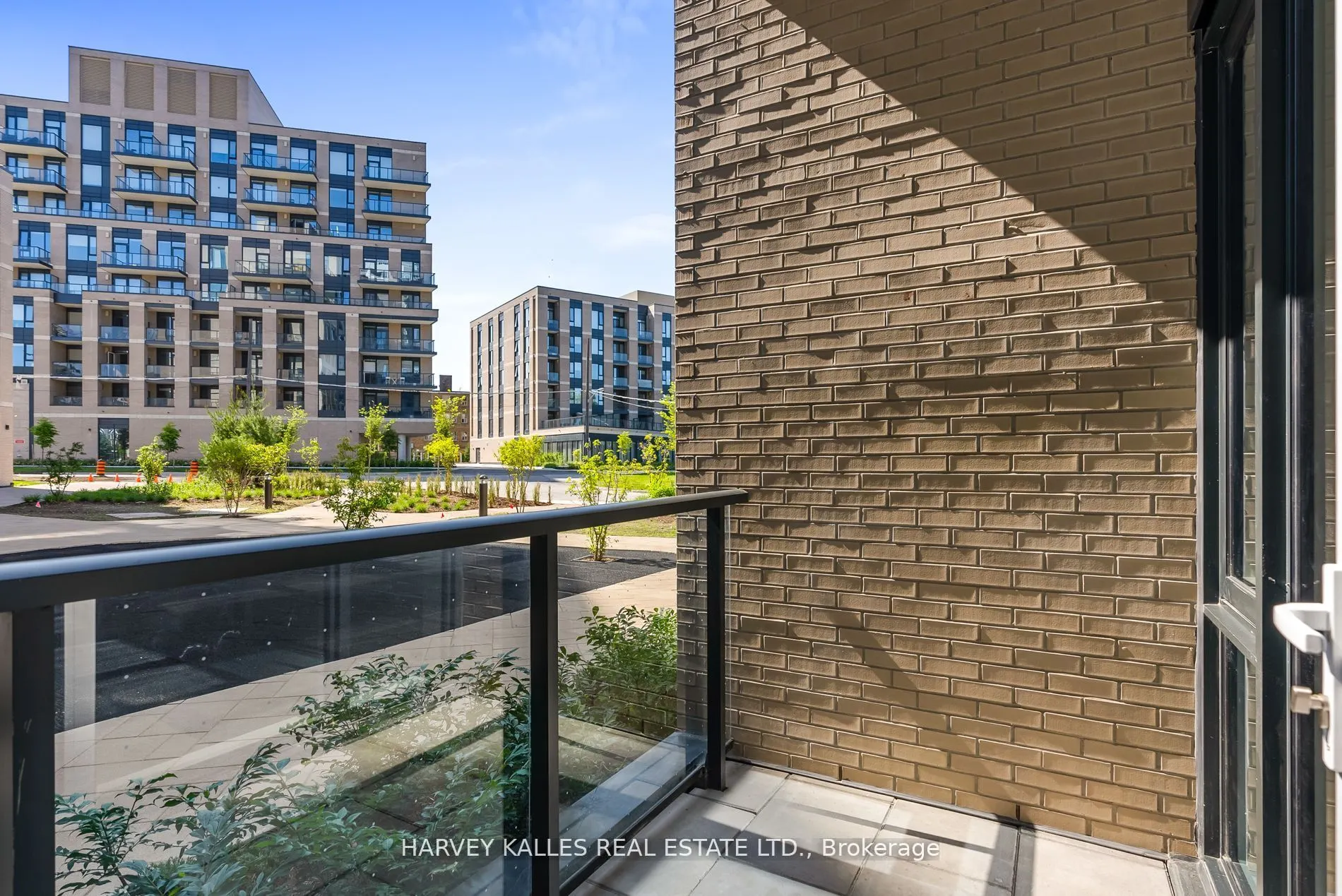 293 The Kingsway, #102