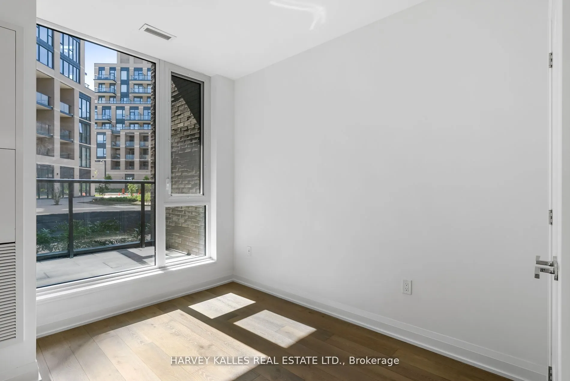 293 The Kingsway, #102