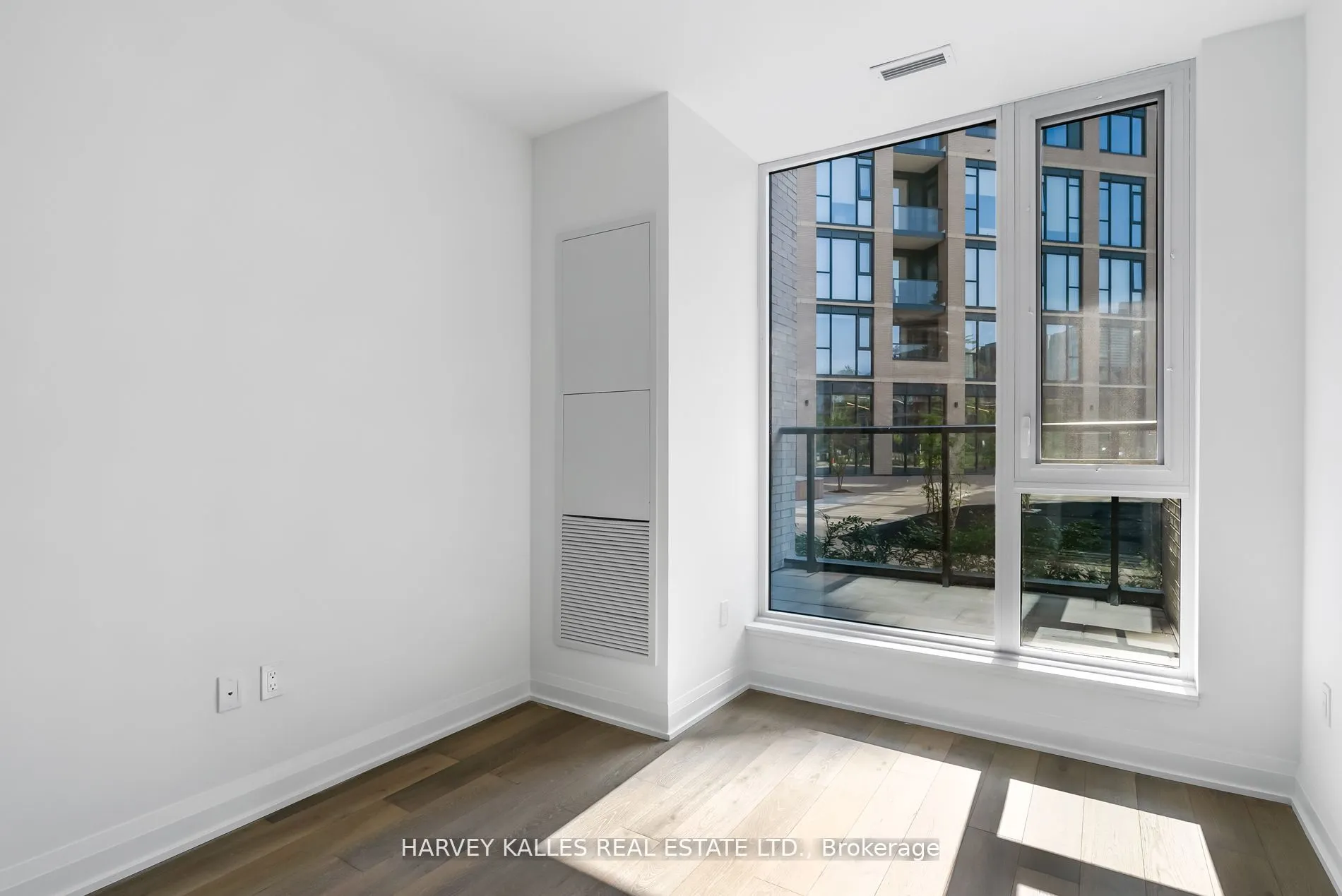 293 The Kingsway, #102