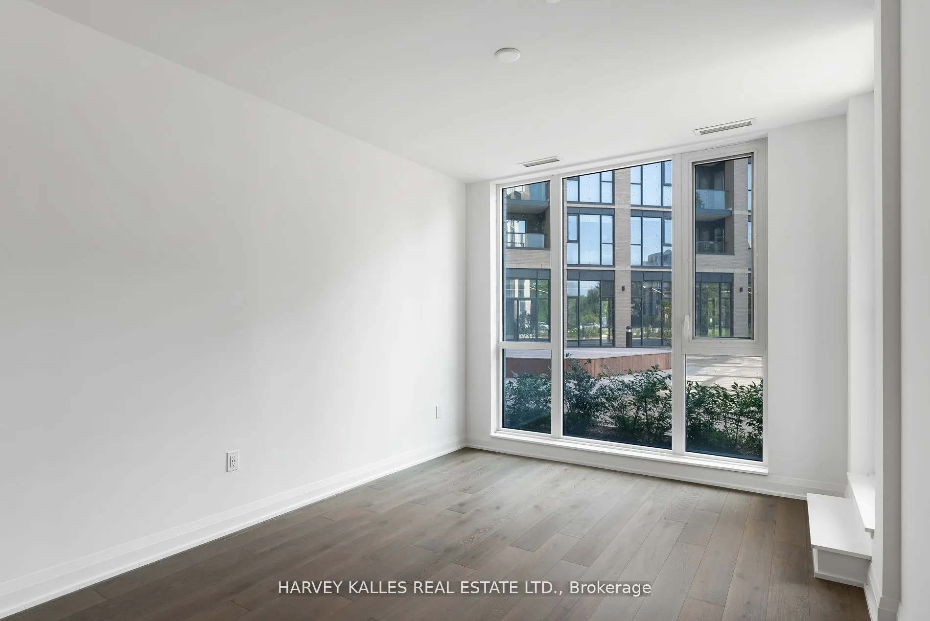 293 The Kingsway, #102