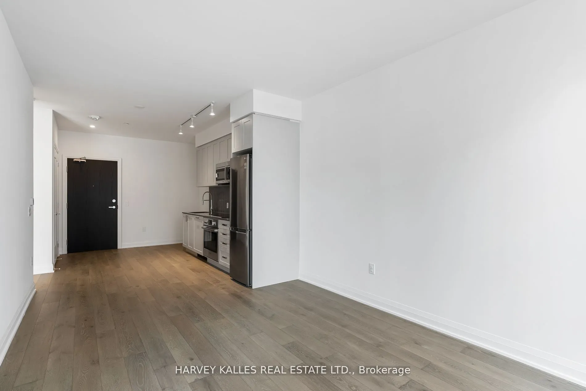 293 The Kingsway, #102