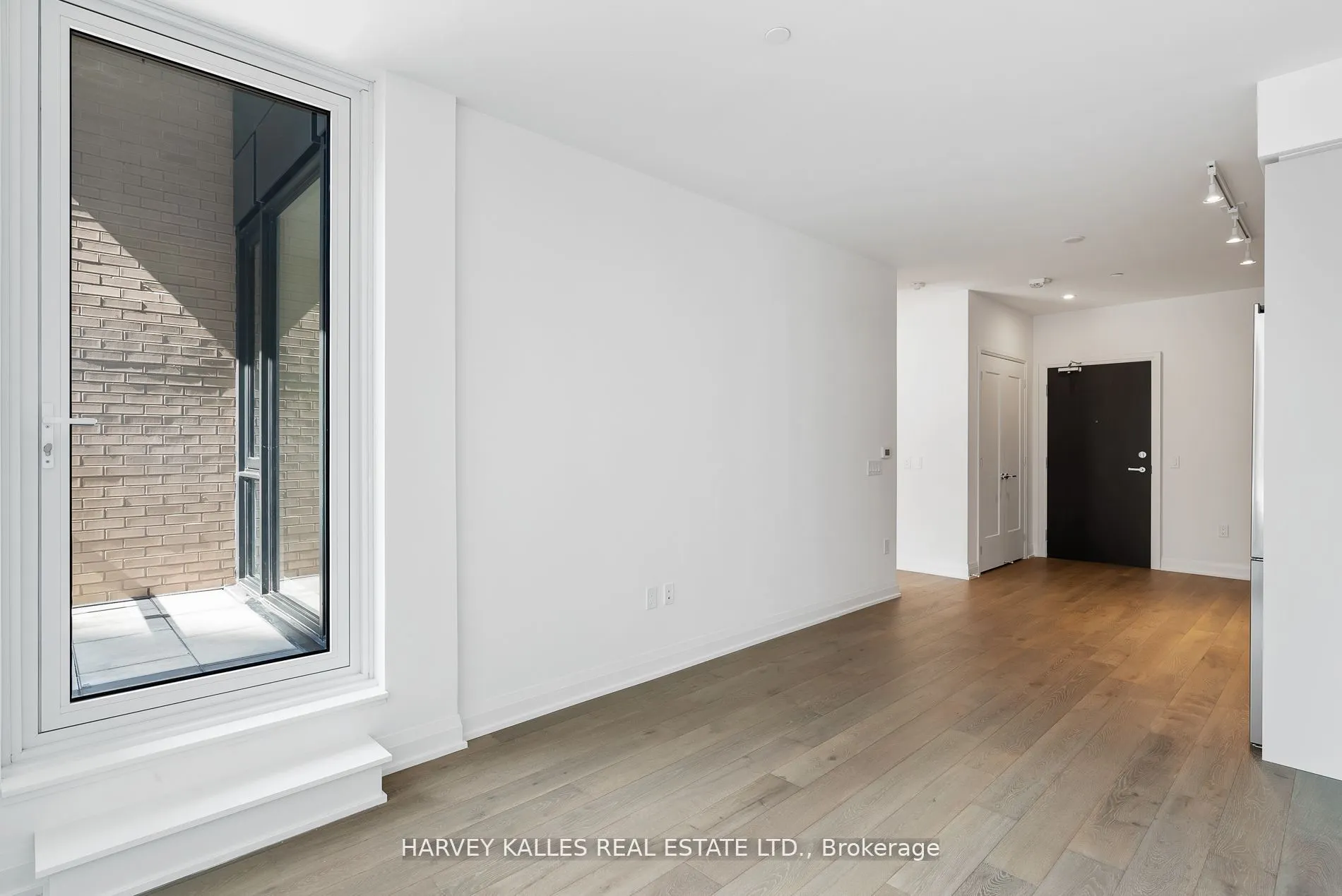 293 The Kingsway, #102