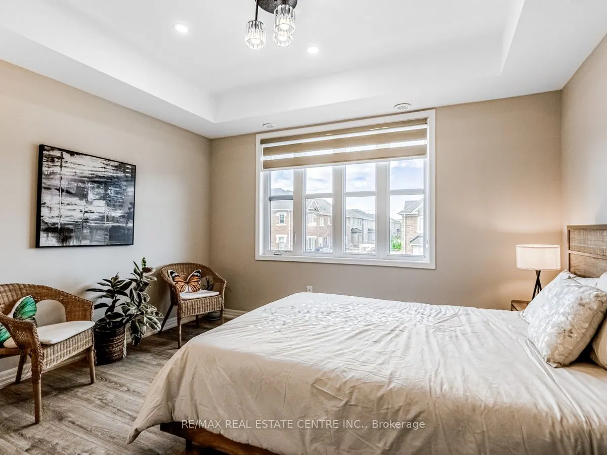 128 Burnhamthorpe Road E