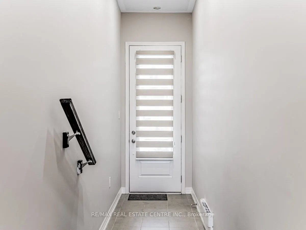 128 Burnhamthorpe Road E
