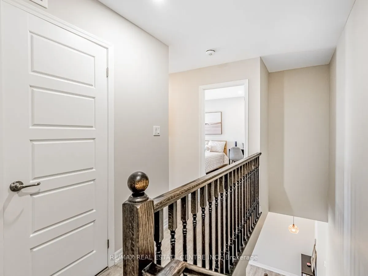 128 Burnhamthorpe Road E