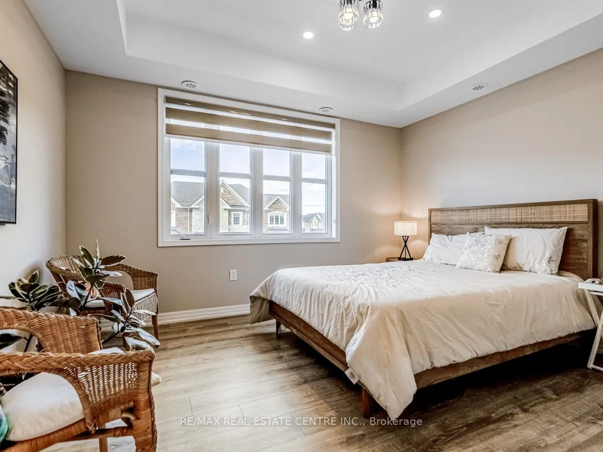 128 Burnhamthorpe Road E