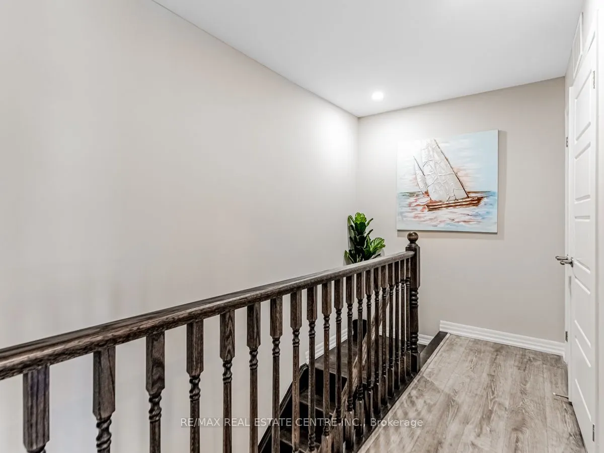128 Burnhamthorpe Road E
