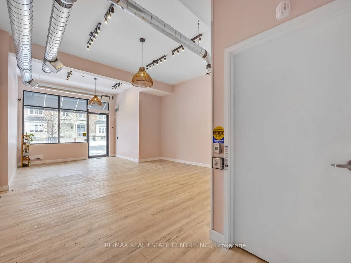 128 Burnhamthorpe Road E