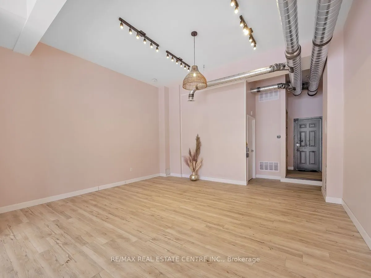 128 Burnhamthorpe Road E