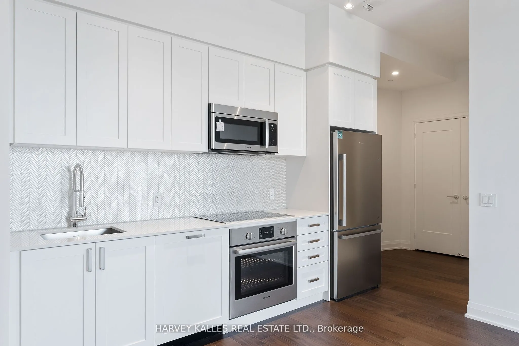 293 The Kingsway, #707