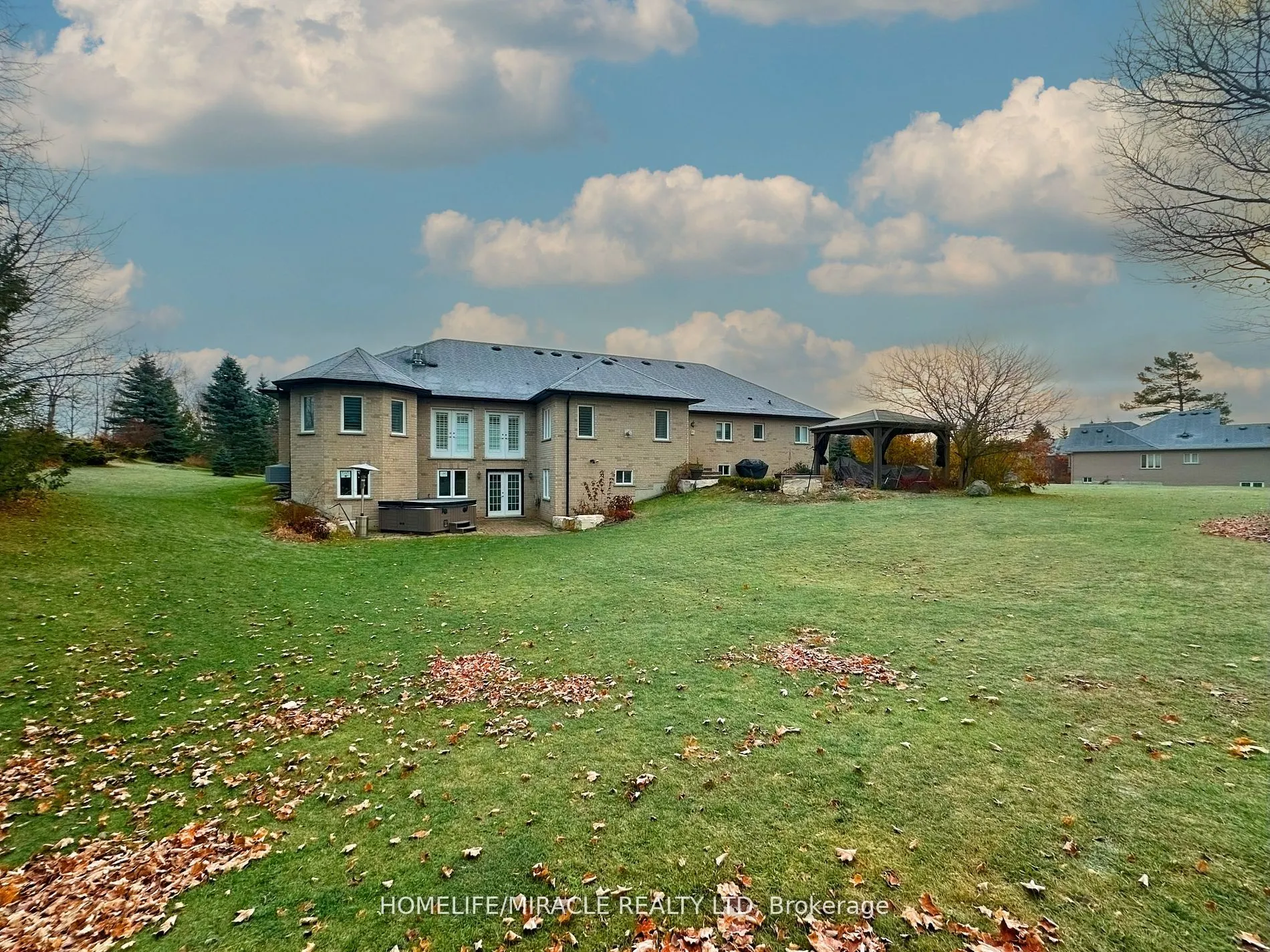 15 Rolling Meadow Drive