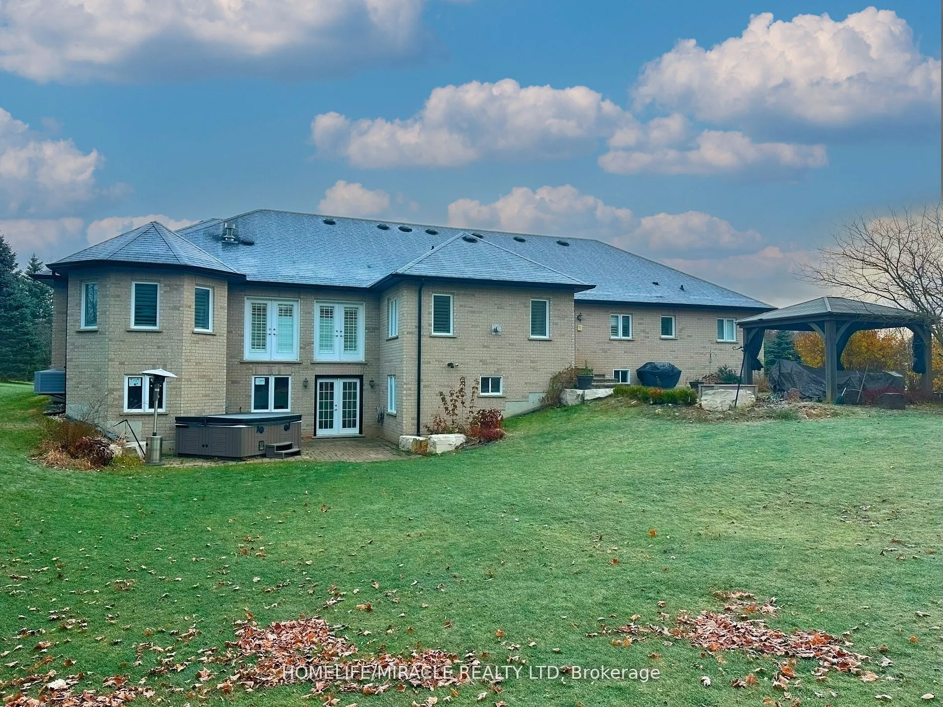 15 Rolling Meadow Drive