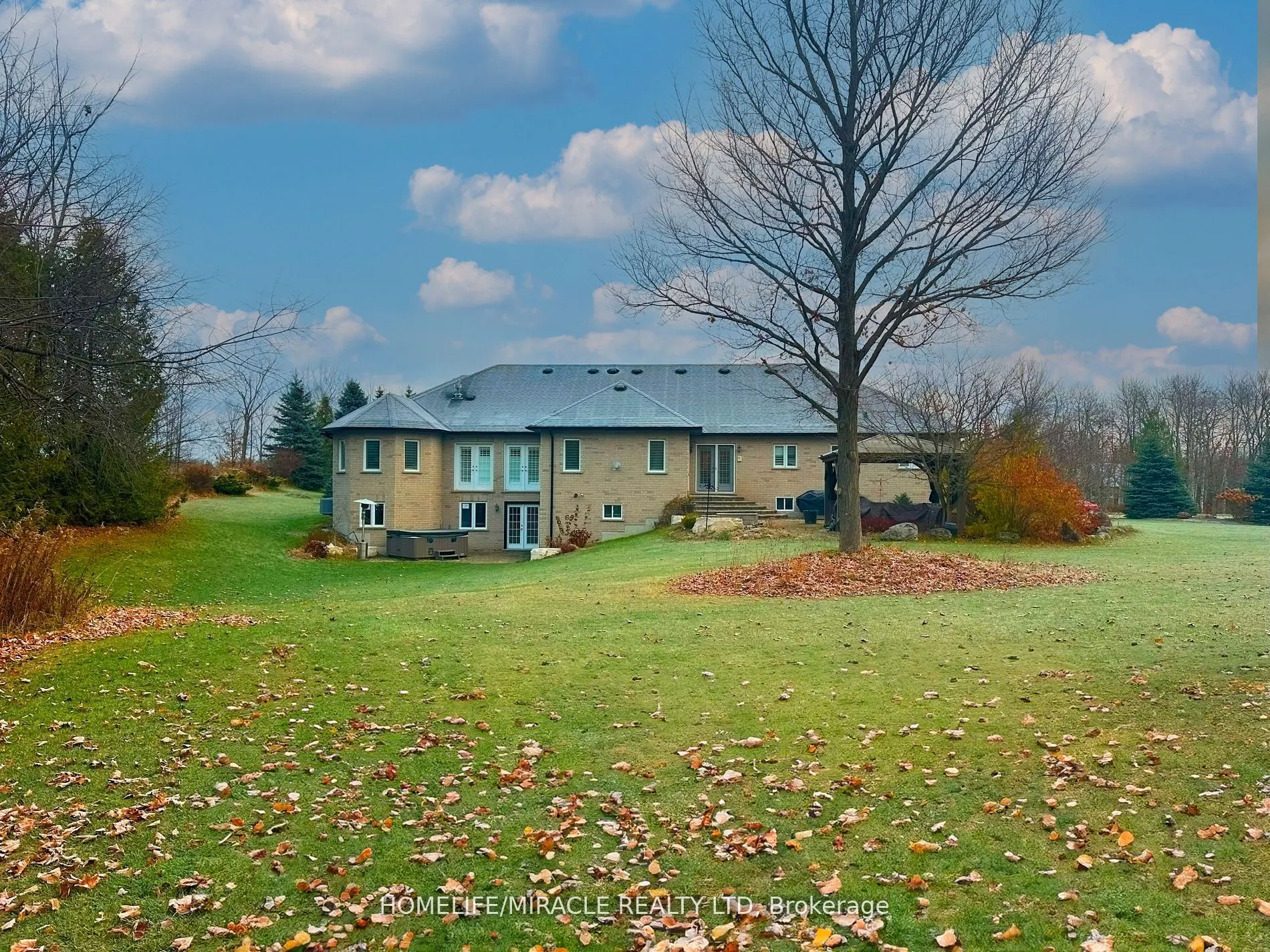 15 Rolling Meadow Drive