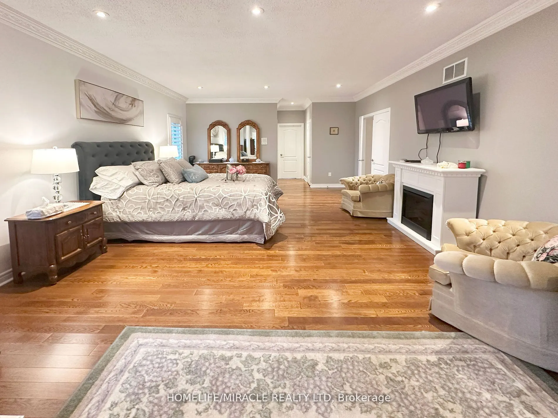 15 Rolling Meadow Drive