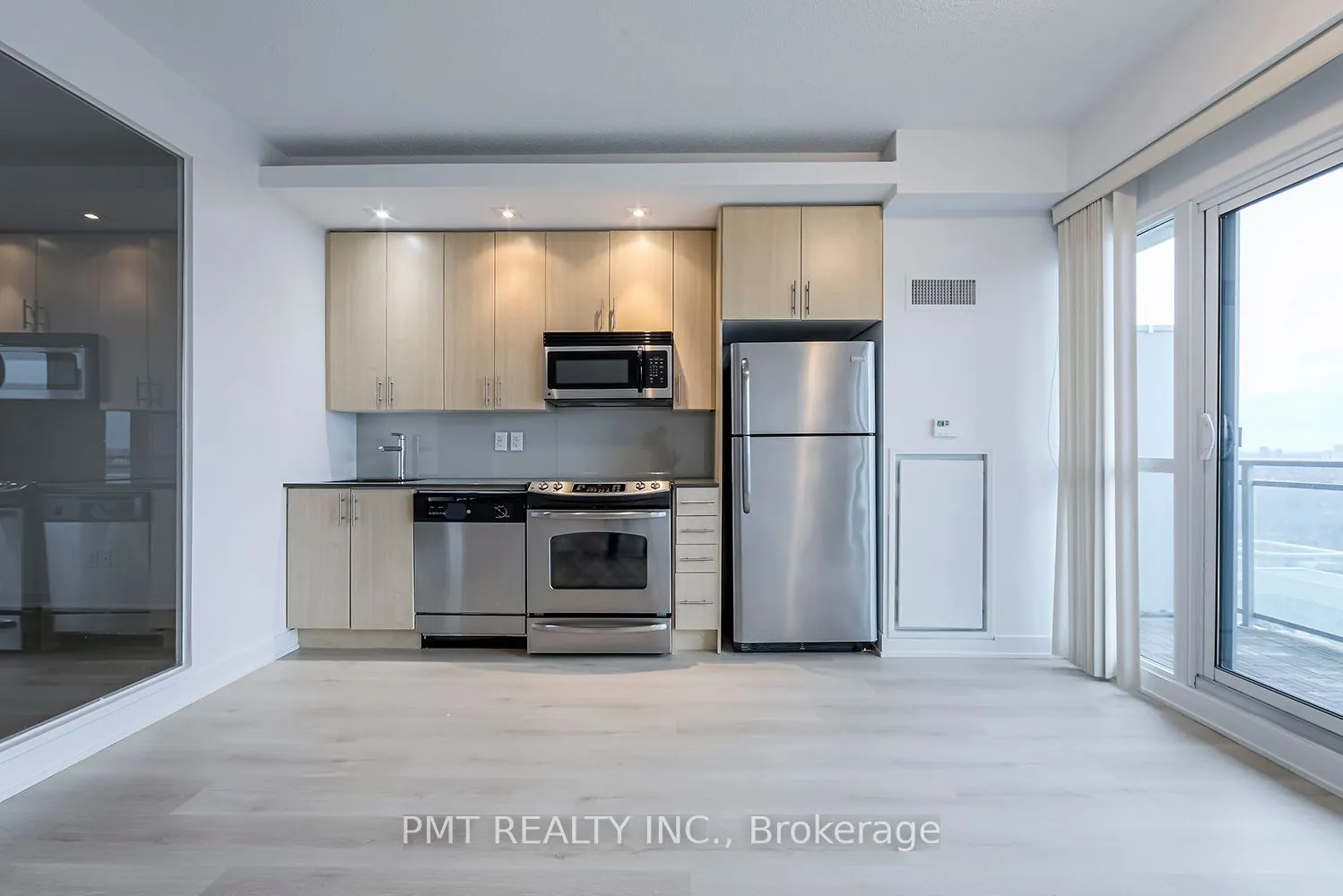 165 Legion Road N, #2722