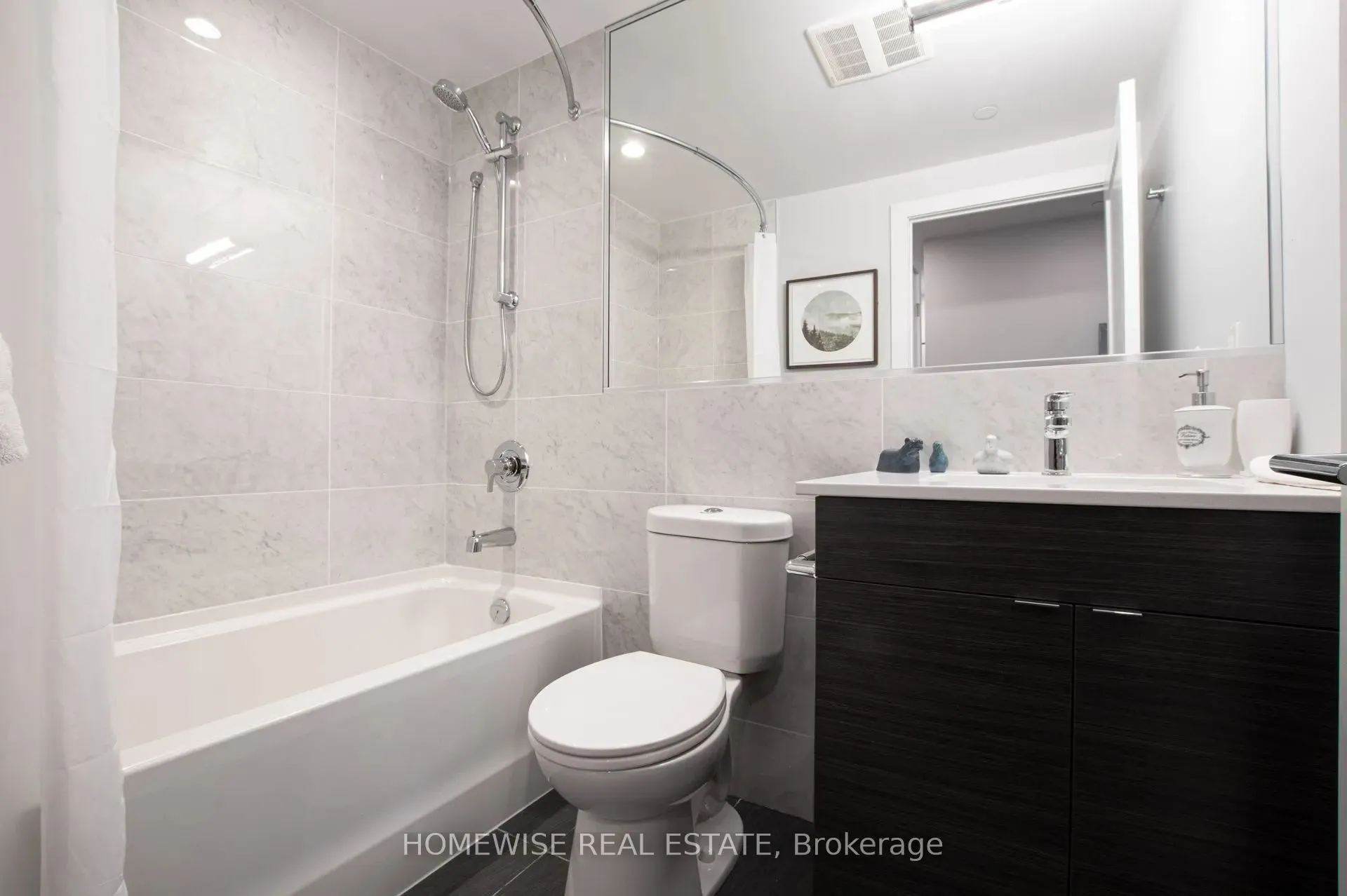 2475 Hurontario Street, #101