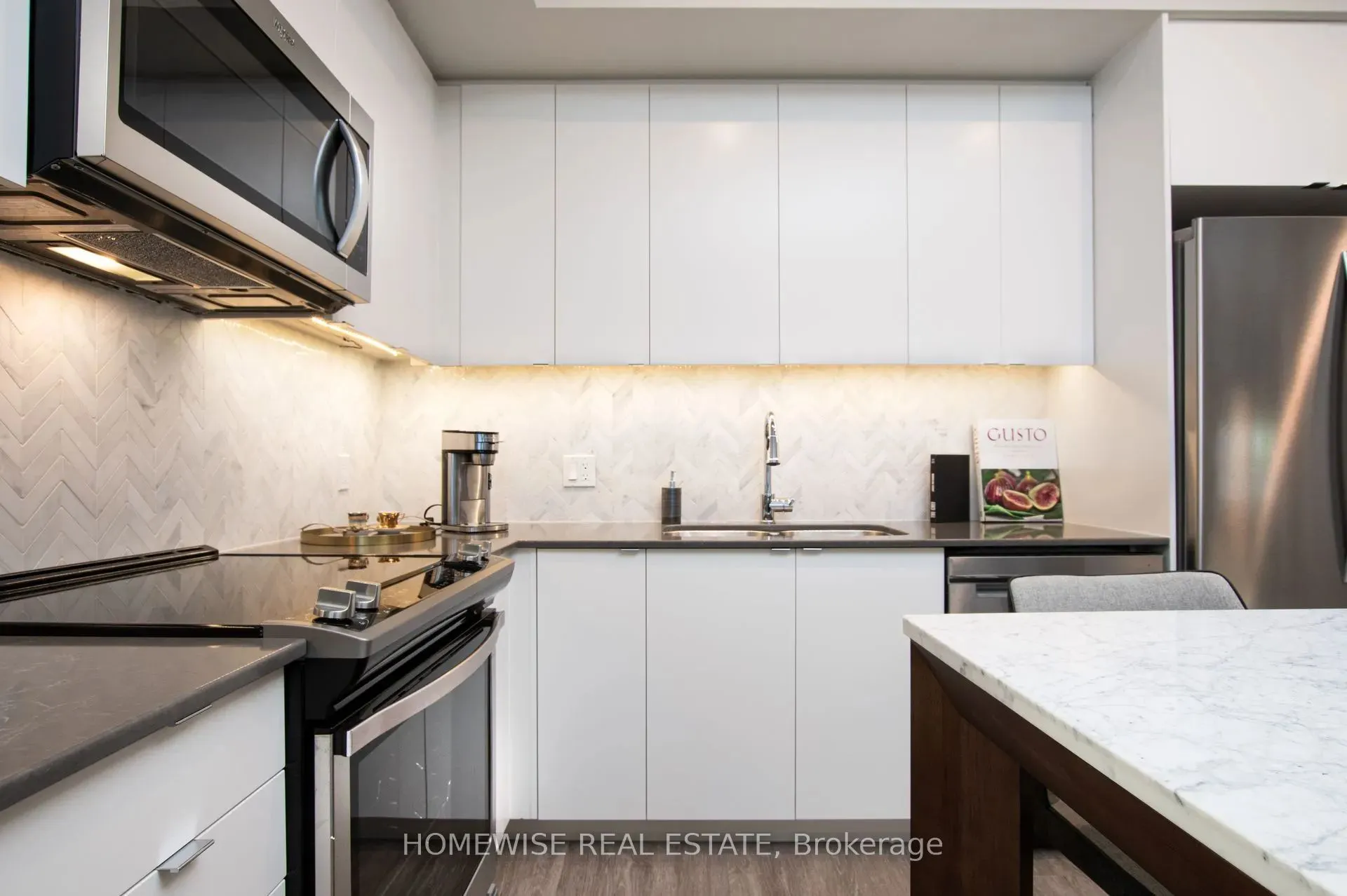 2475 Hurontario Street, #101