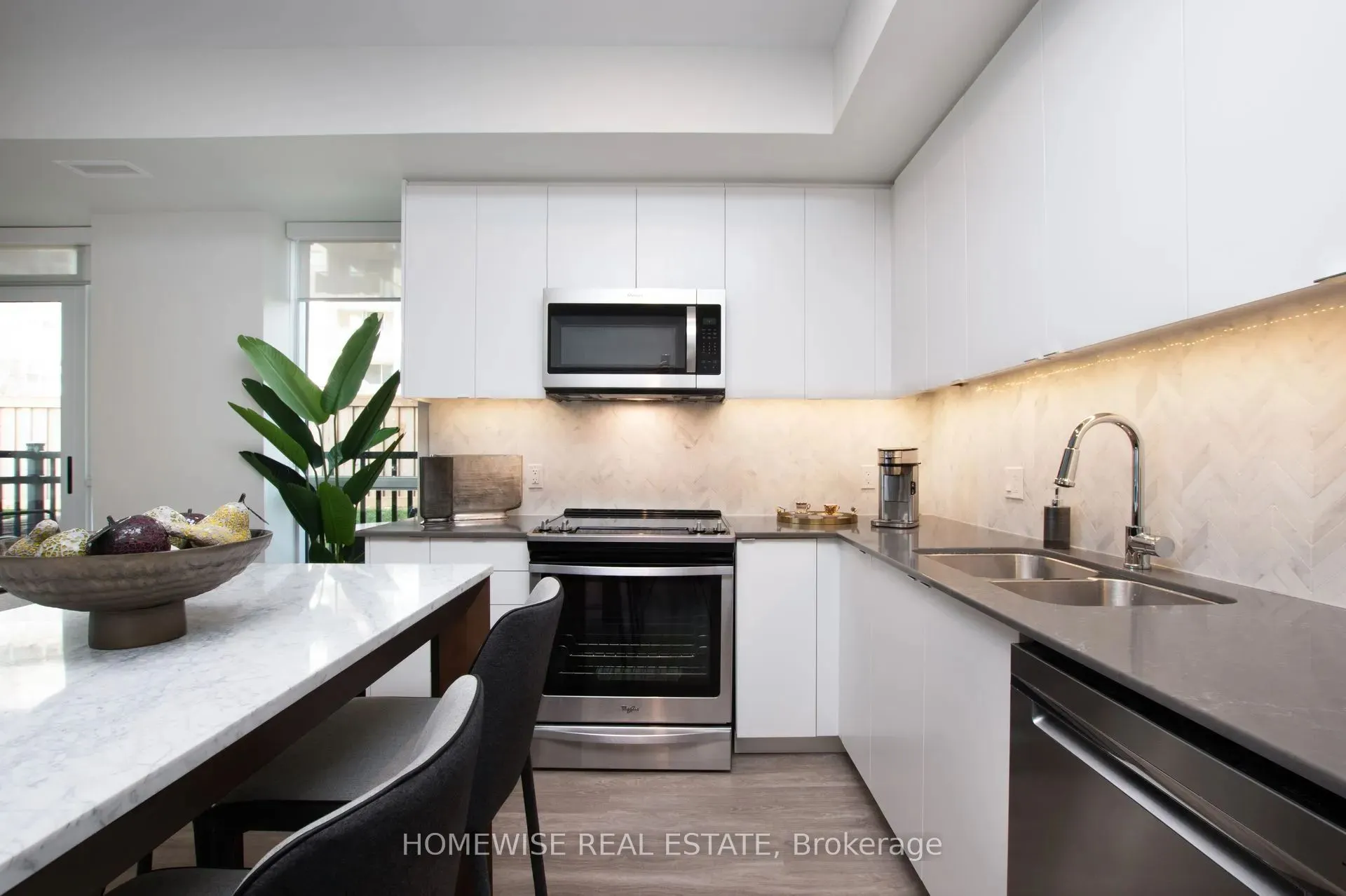 2475 Hurontario Street, #101