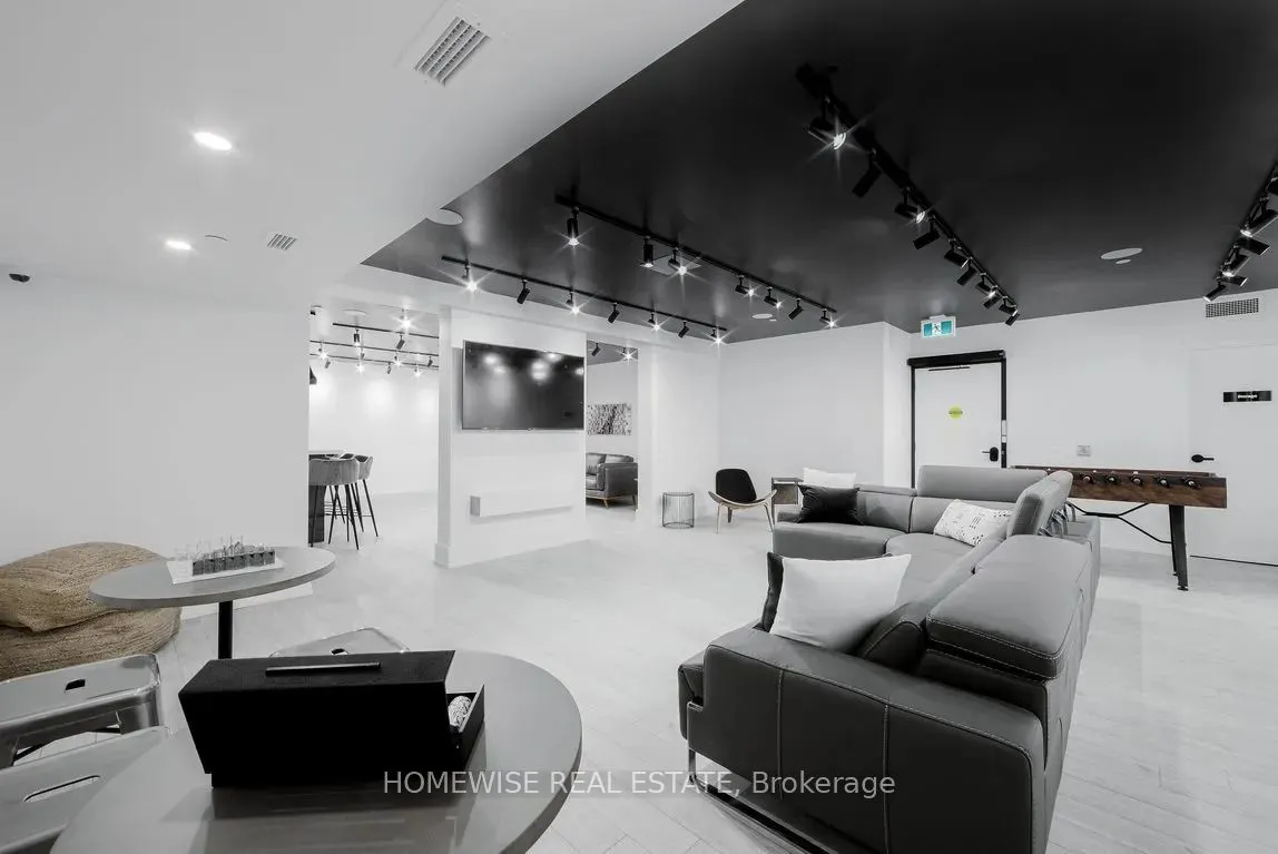 2475 Hurontario Street, #101