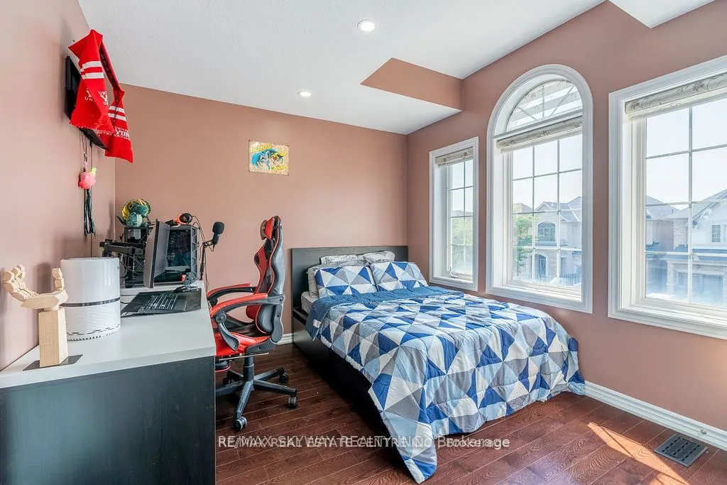 25 Hammerhead Road