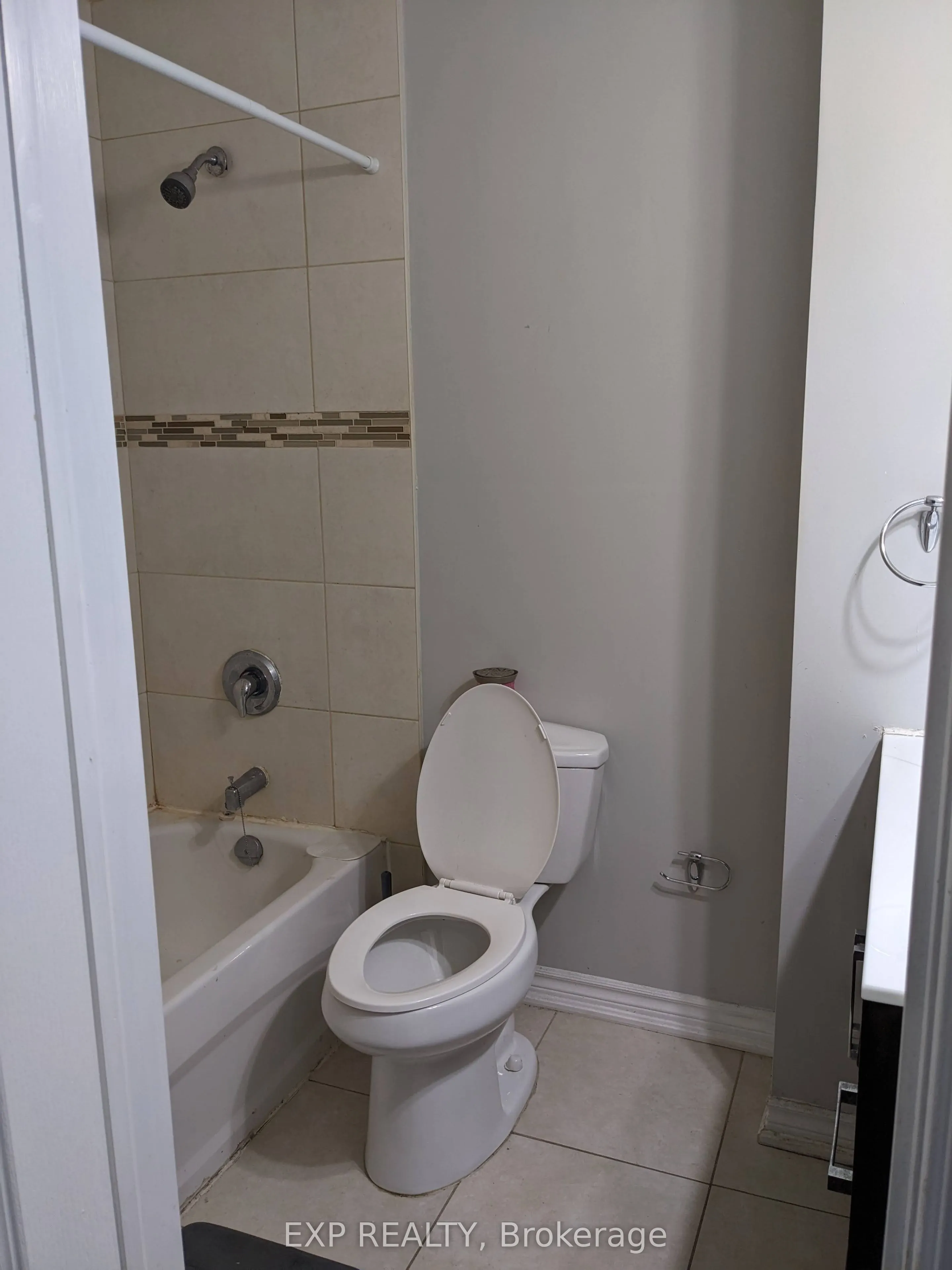 61 Ardglen Drive, #13Upper