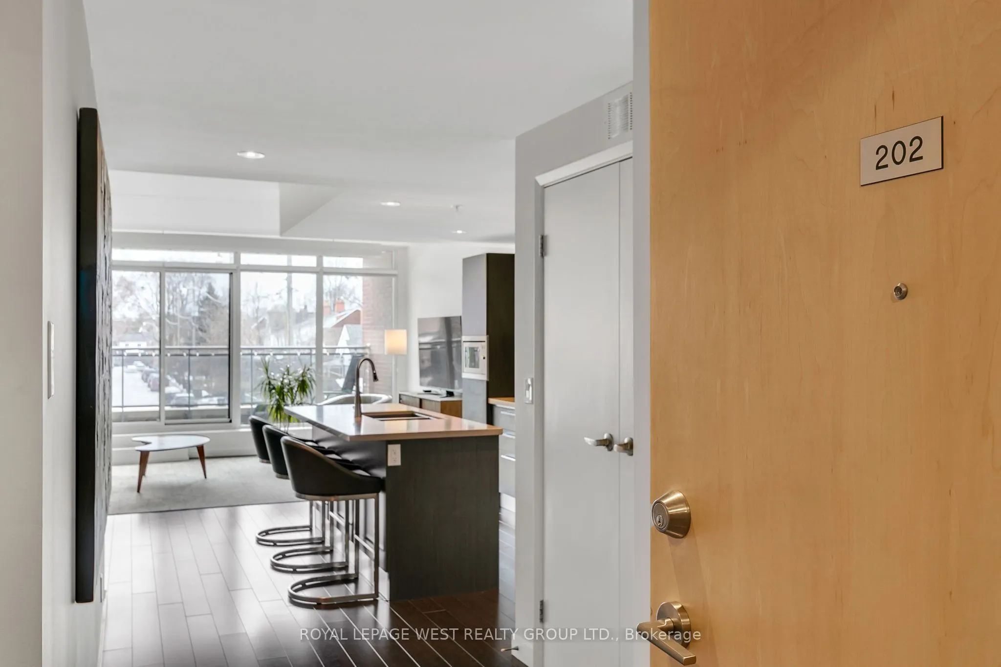 588 Annette Street, #202