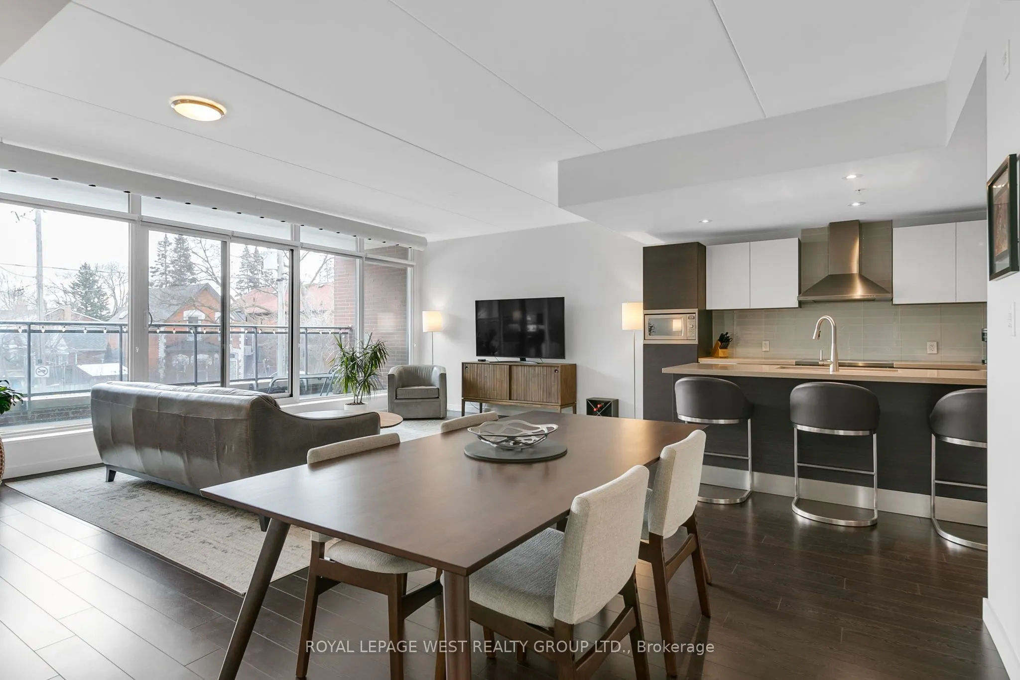 588 Annette Street, #202