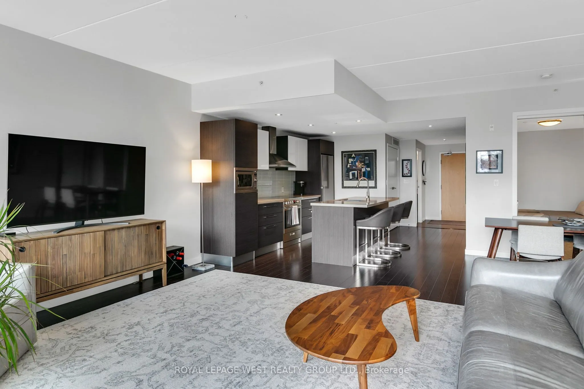 588 Annette Street, #202