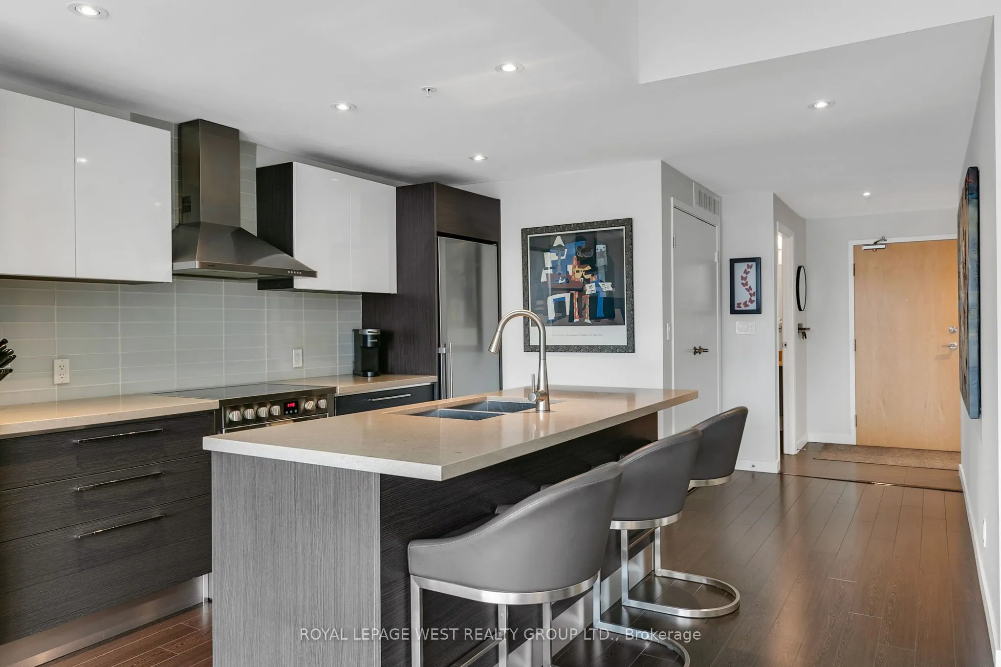 588 Annette Street, #202