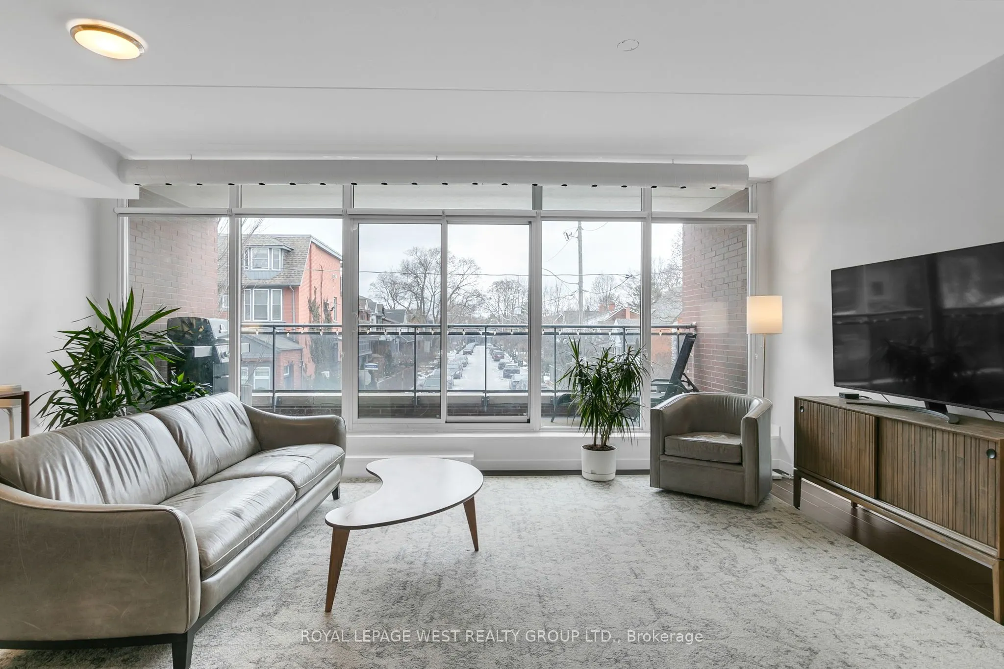 588 Annette Street, #202